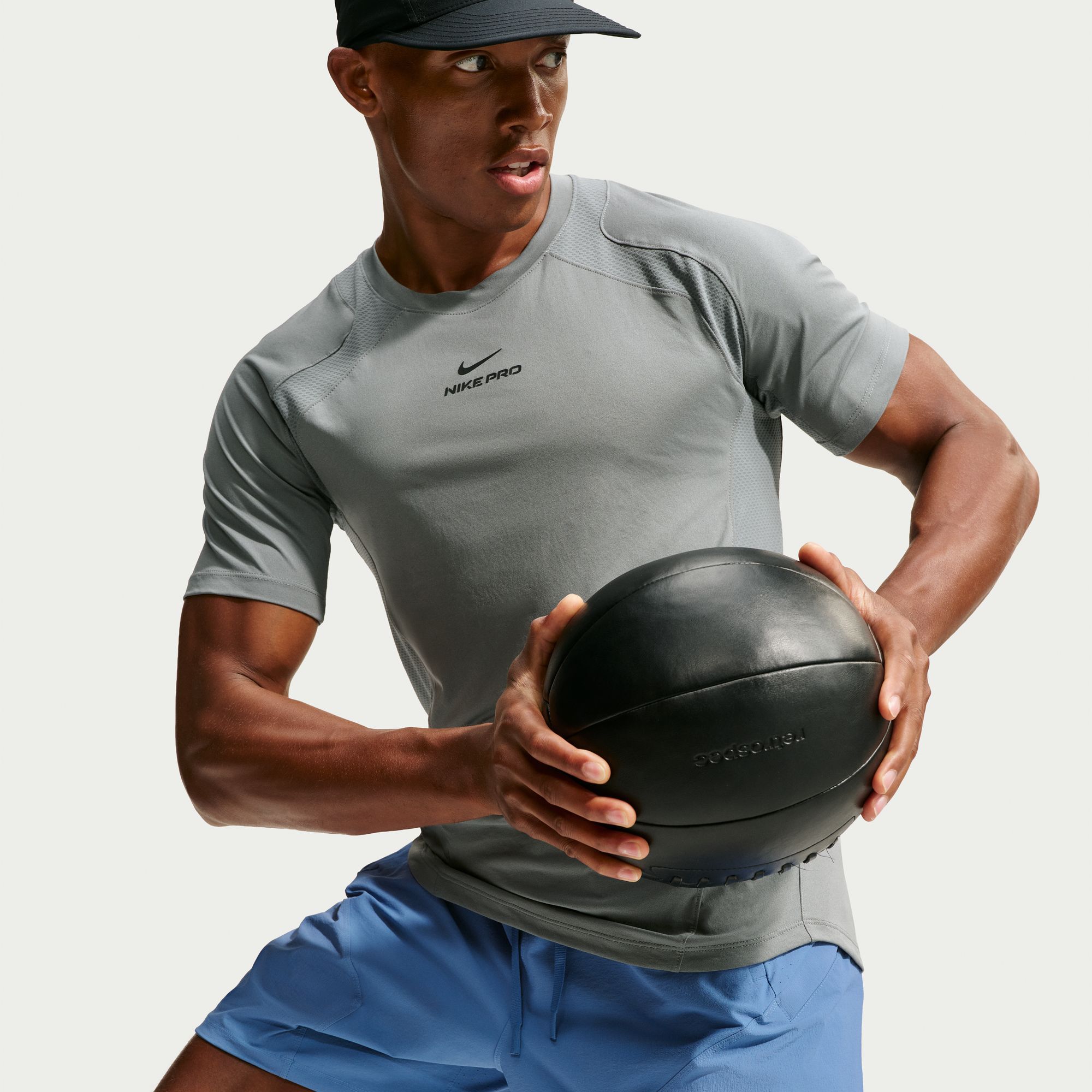 Nike Pro Training image number 4