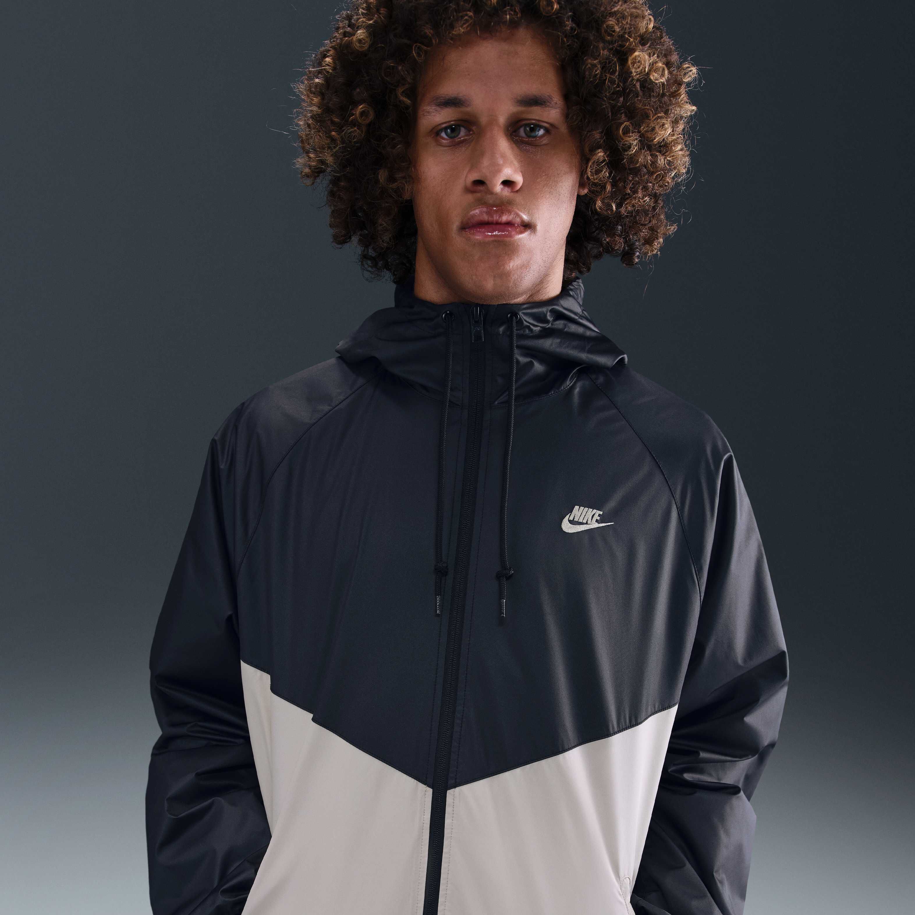 Nike Windrunner image number 0