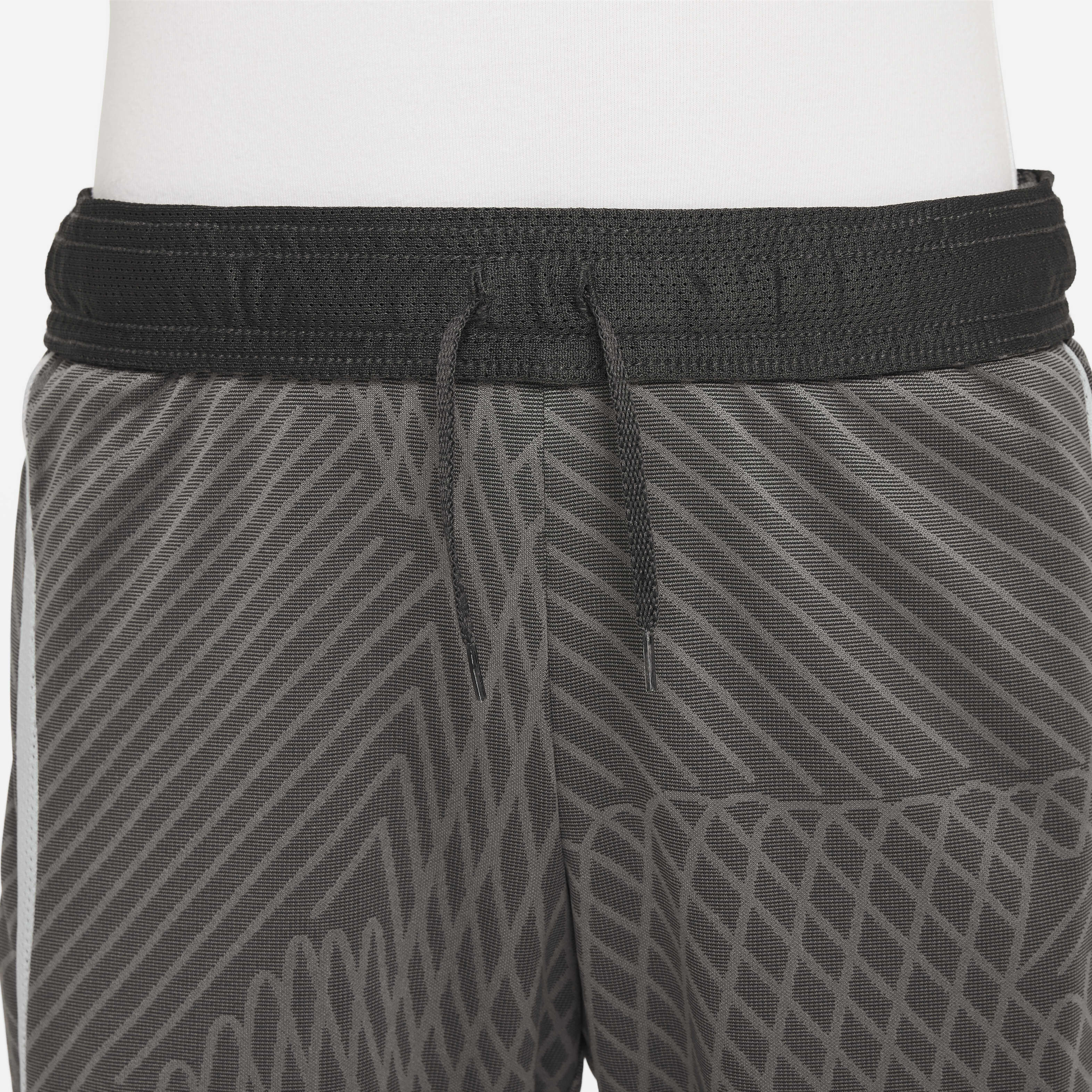 Liverpool F.C. Strike image number 4