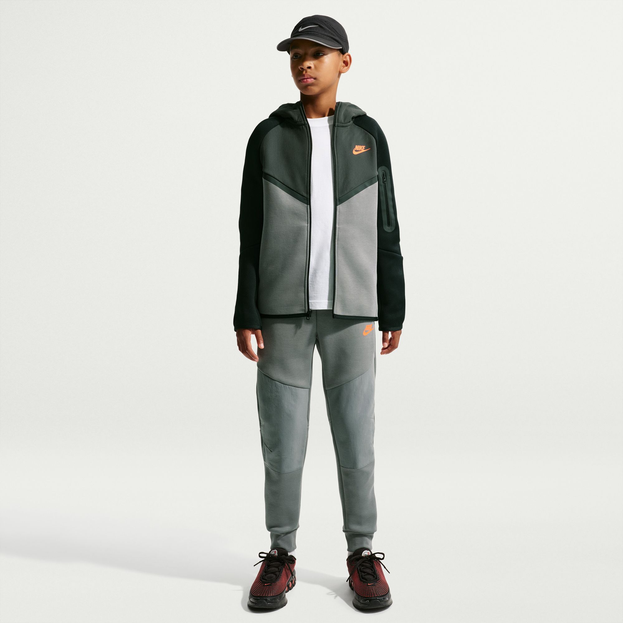 Nike Sportswear Tech Fleece image number 0