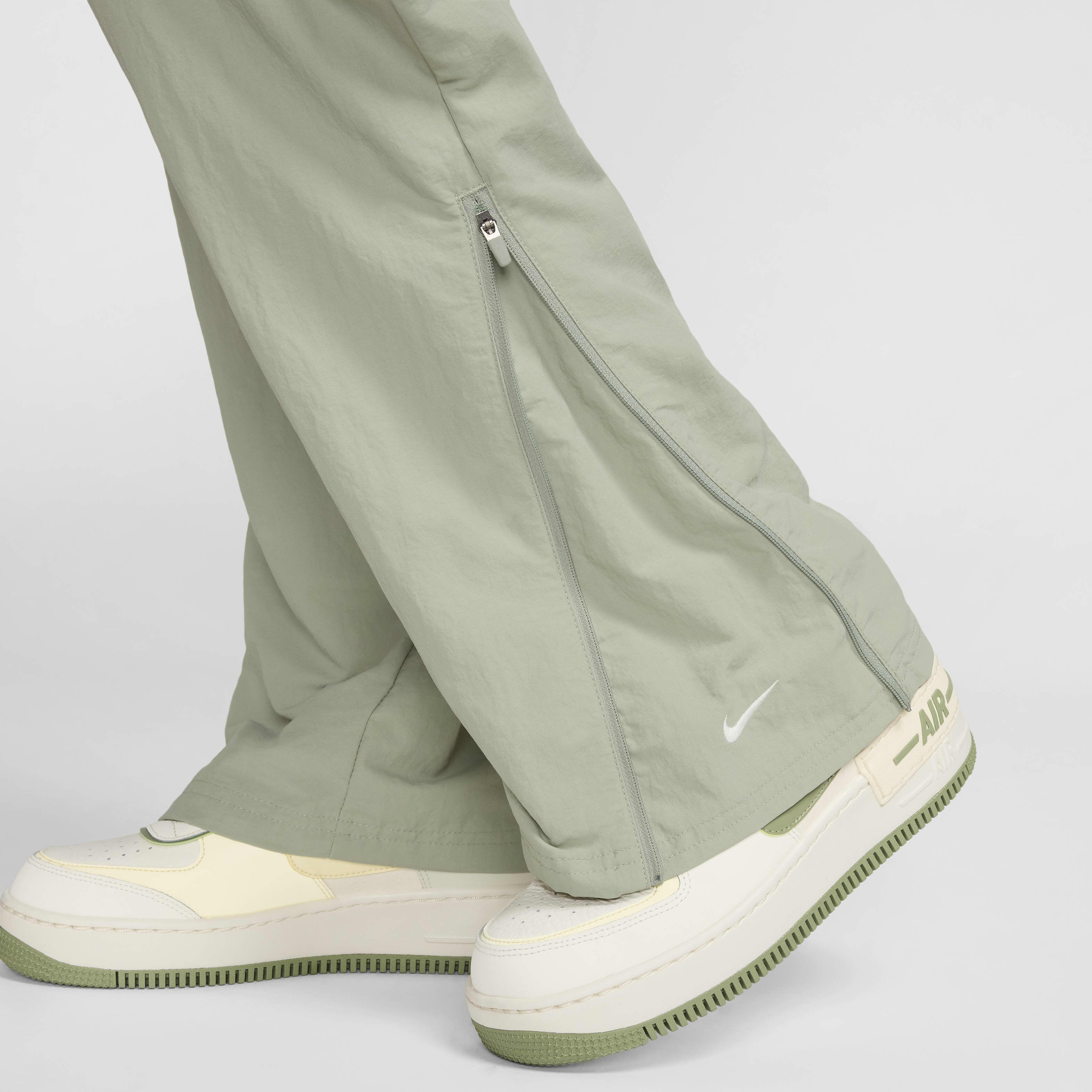 Nike Sportswear Essential image number 4