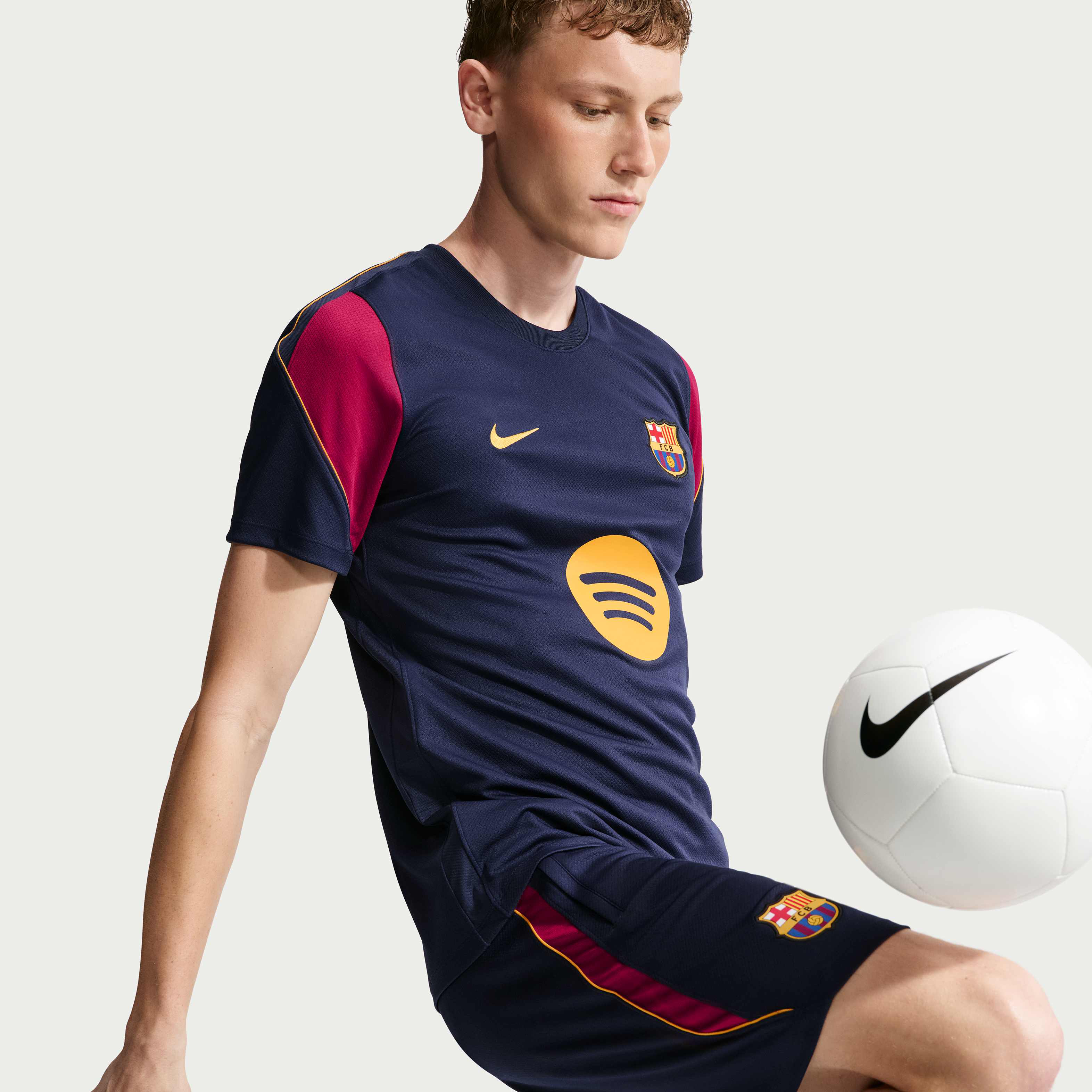 F.C. Barcelona Strike image number 7