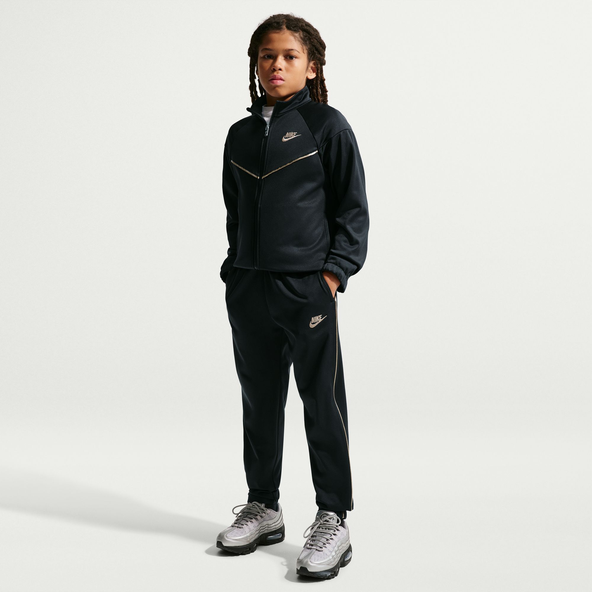 Nike image number 2