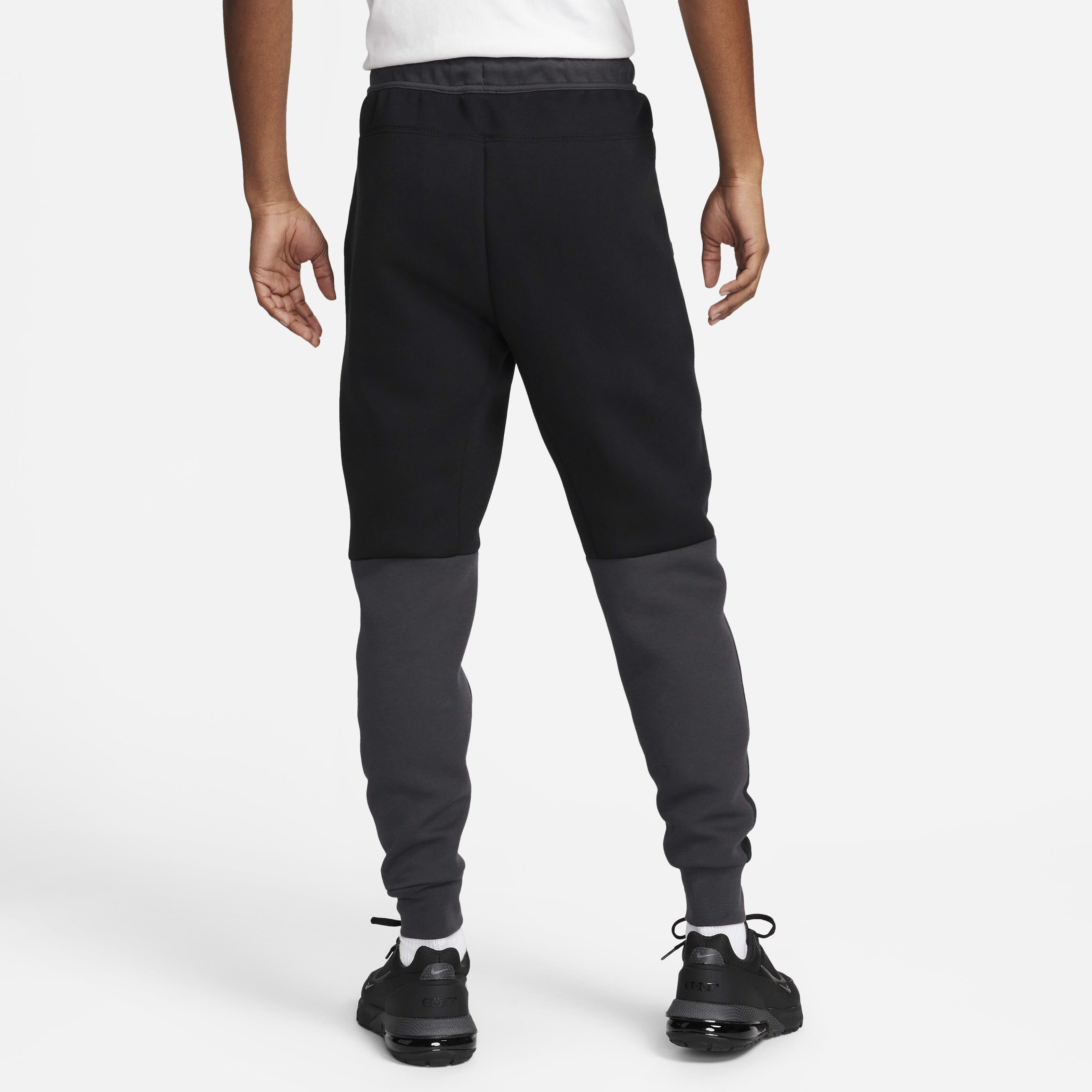 Black nike tech sweats online