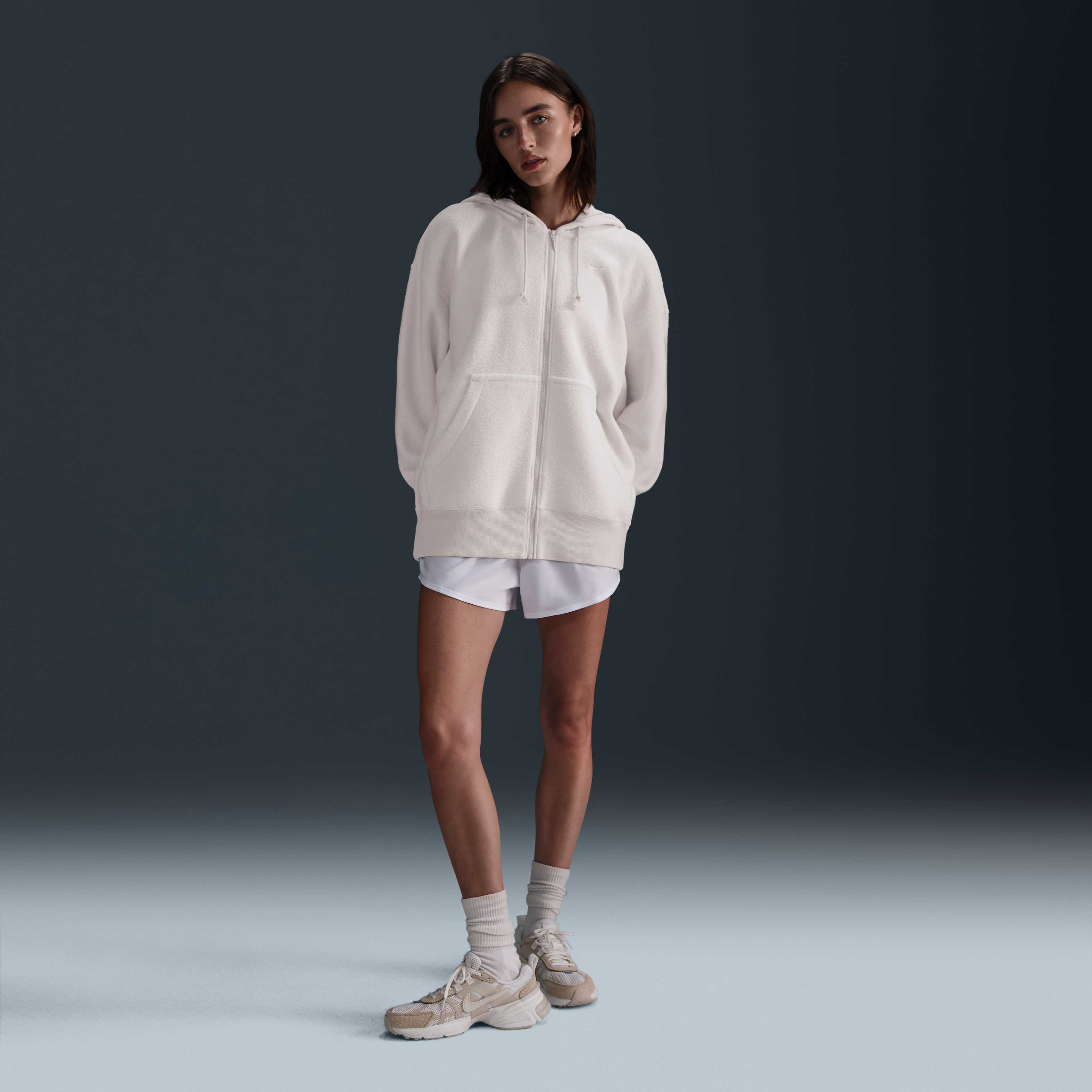 Nike Sportswear Phoenix Plush image number 3