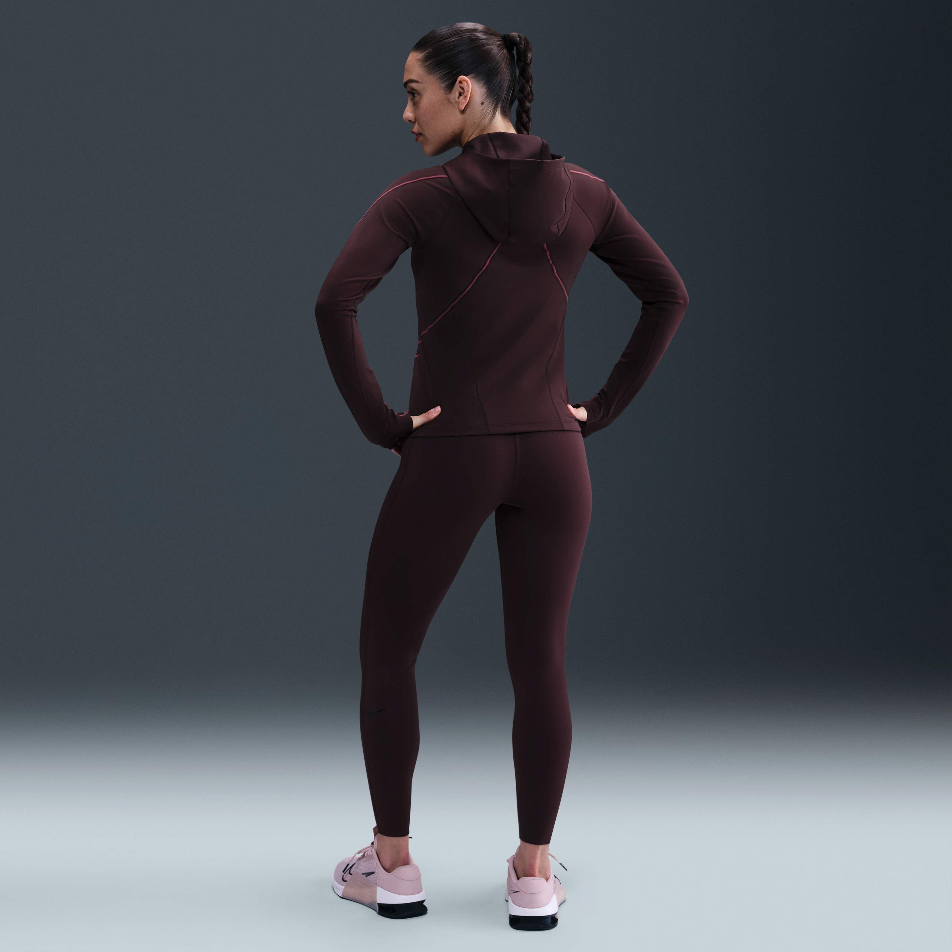 نايكي يونيفيرسا image number 4