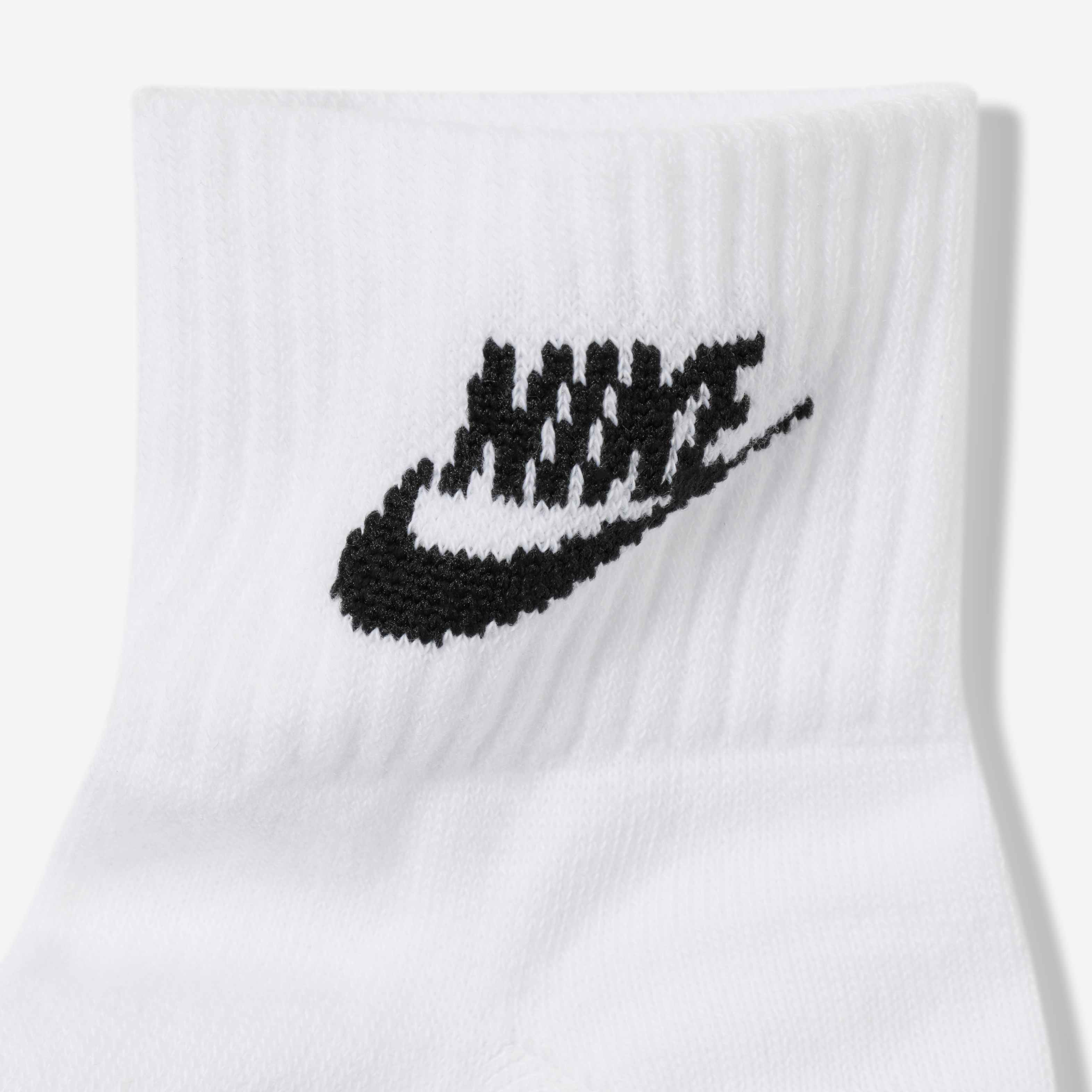Nike Everyday Essential image number 1