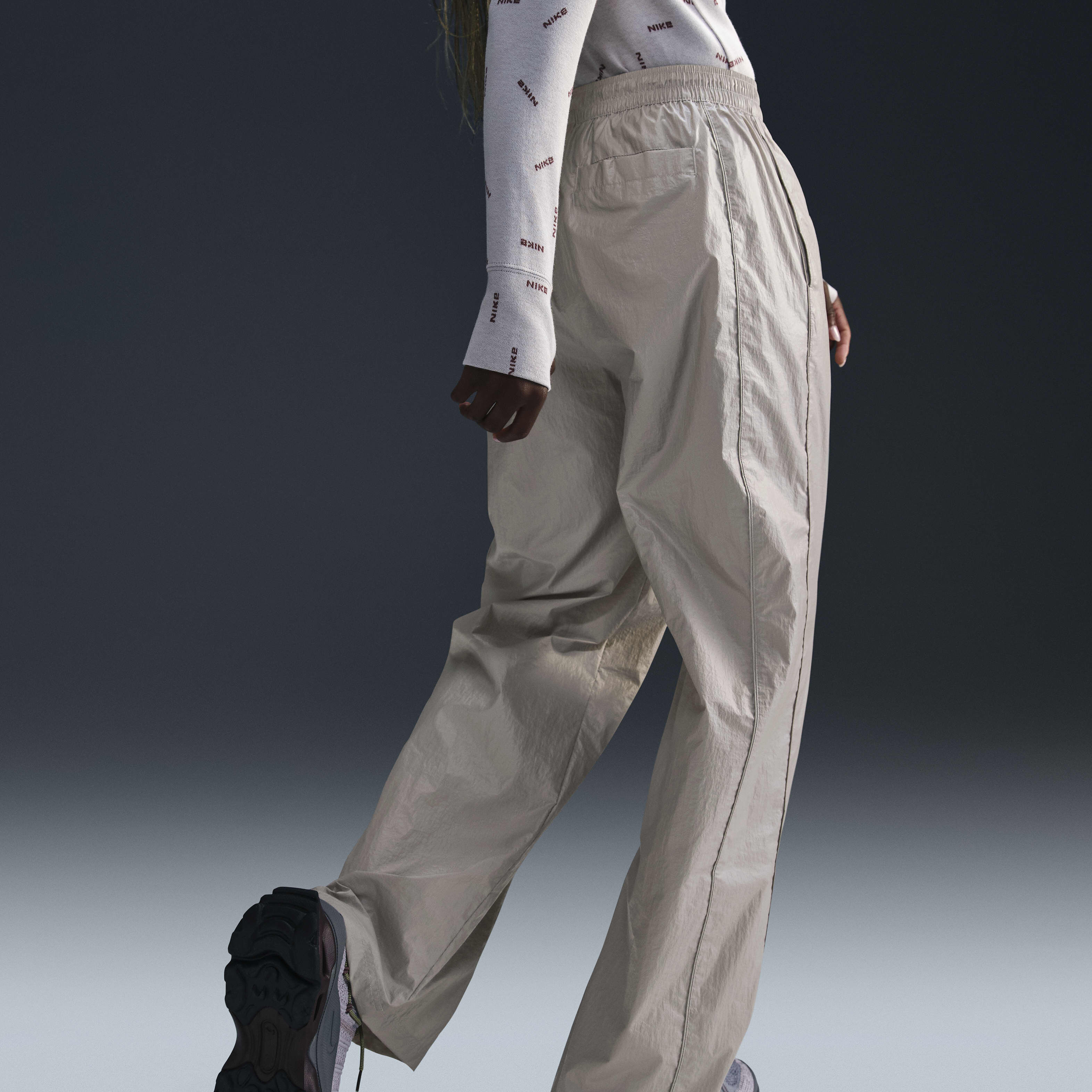 نايكي ويندرانر image number 2