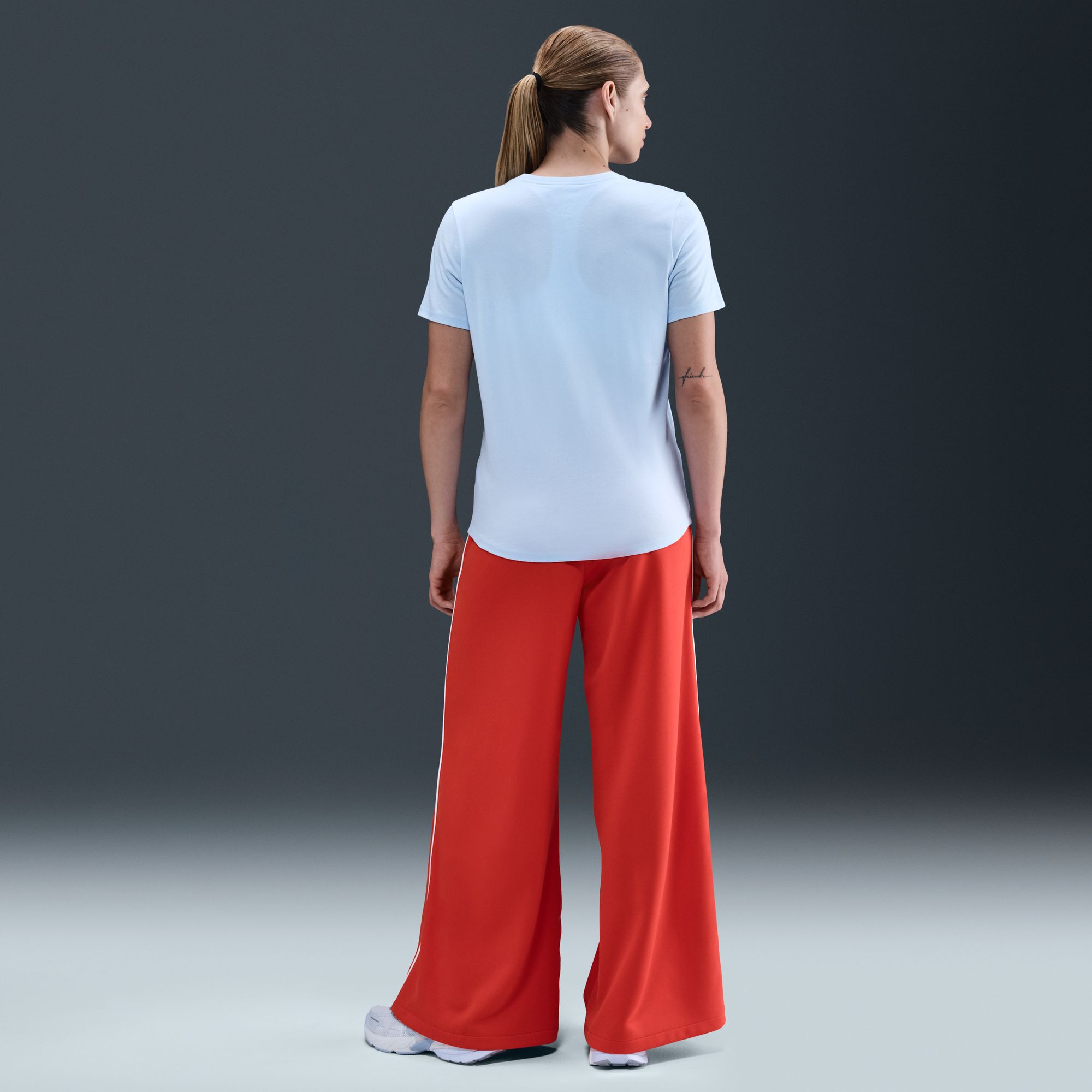Nike Sportswear Club Essentials image number 2