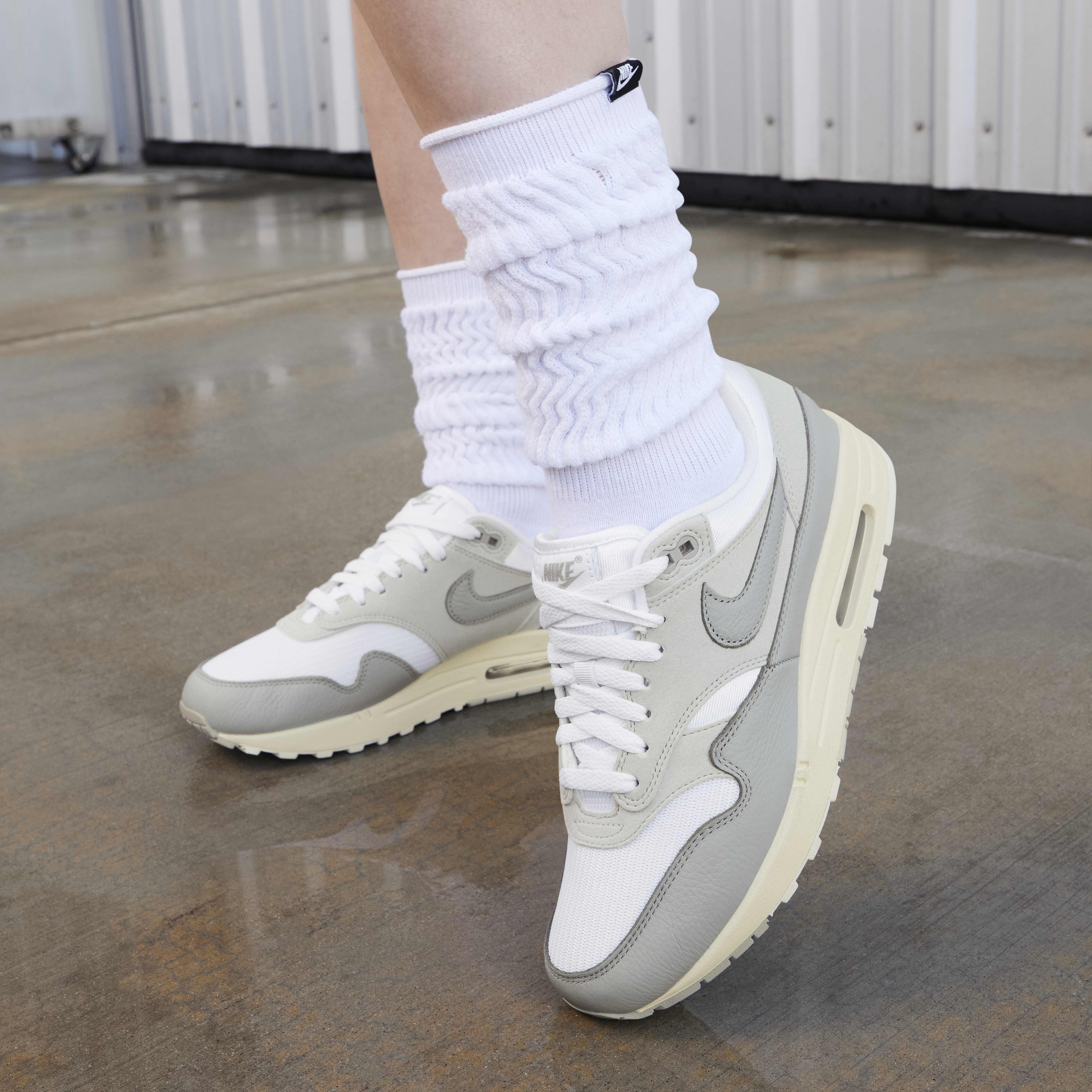 Nike air max 1 size 9 top