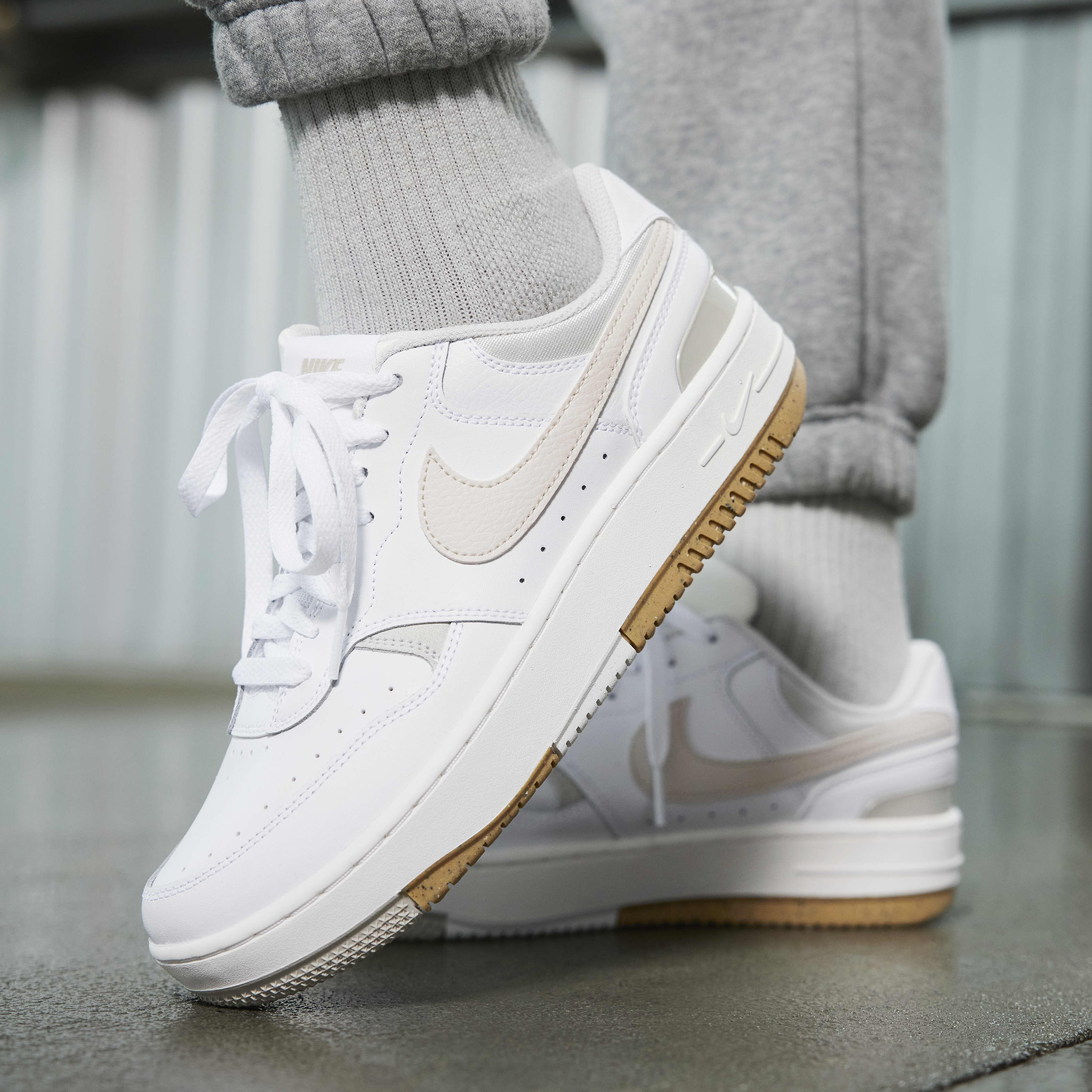 [NIKE]★Gamma Force White Light Bone★男女共用★ Women's Gamma Force White/Light Bone/Sanddrift – Tradehome Shoes
