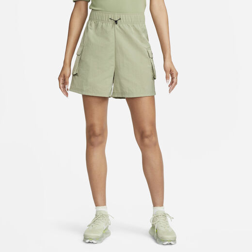 نايكي سبورتسوير اسينشال