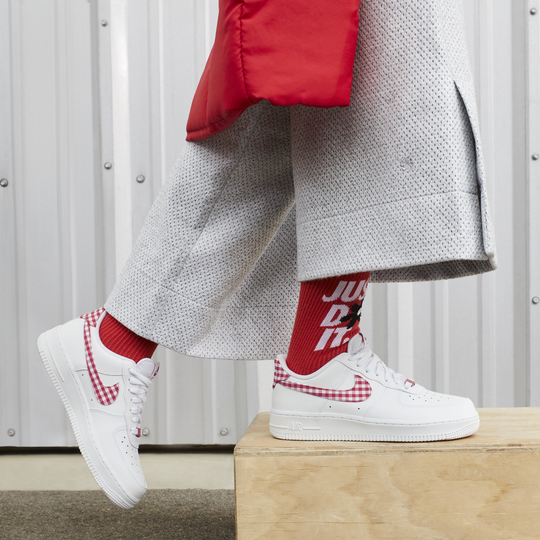 Nike air force 1 2025 jester red and white