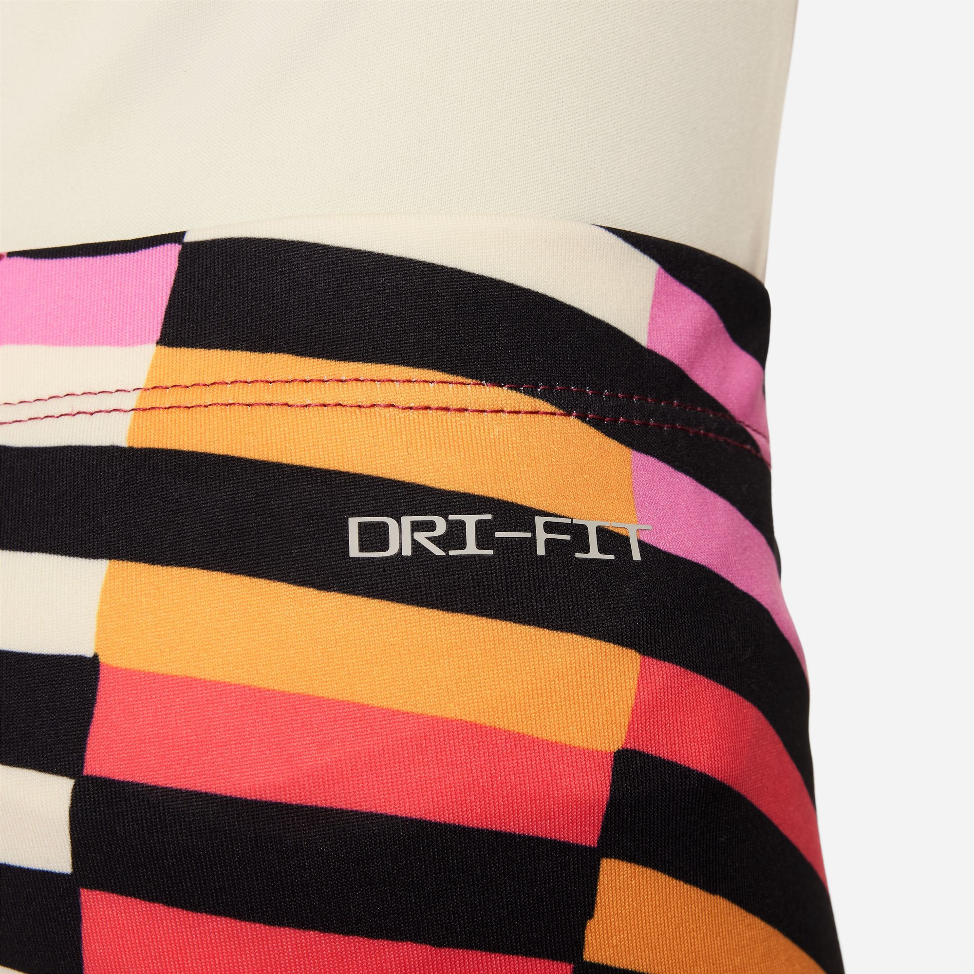 طقم تيشيرت بأكمام طويلة وليقنز برينتد image number 3