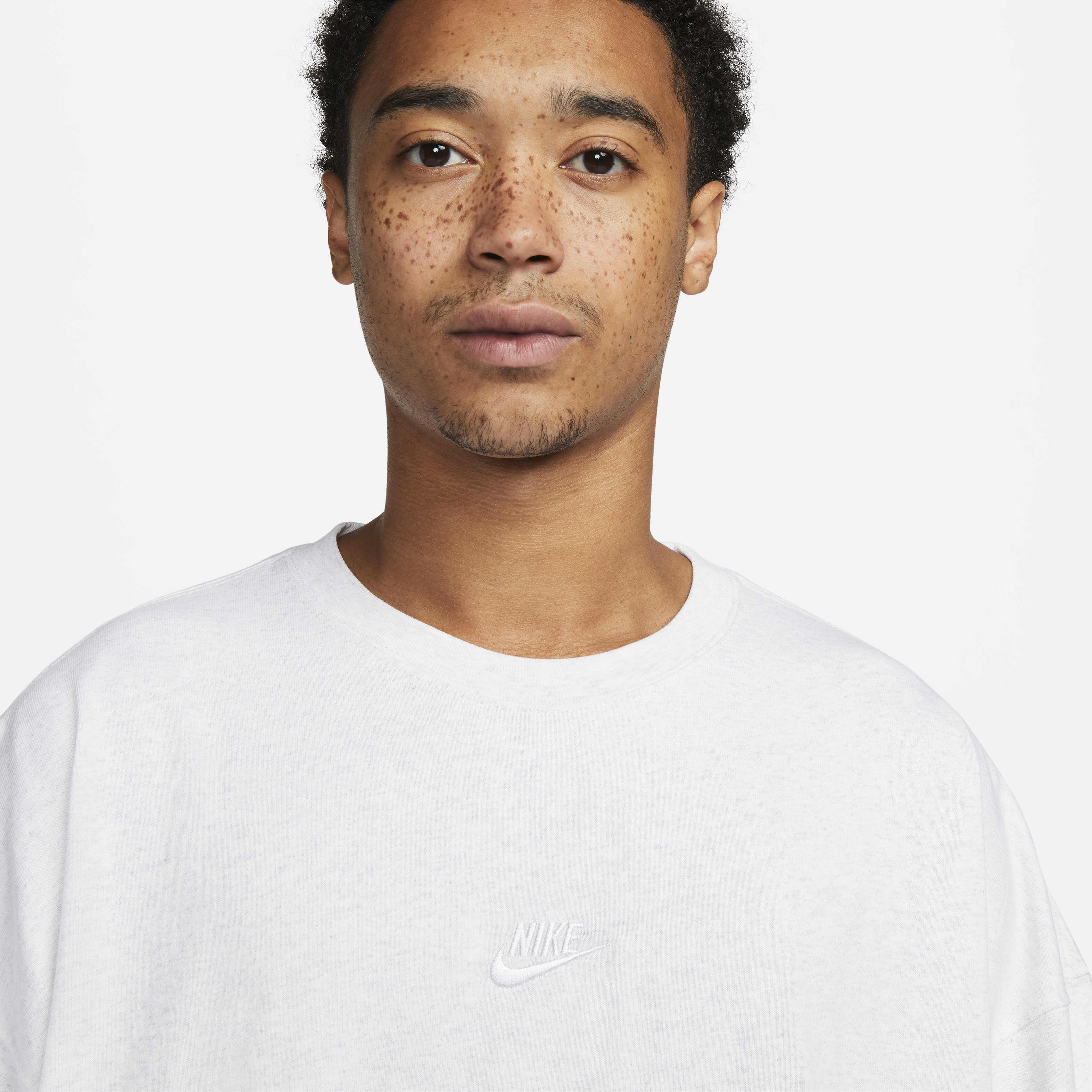 ★Nike★ Sportswear Premium Essential T-Shirt M Birch Heathe Nike Sportswear Premium Essentials Men's T-Shirt. Nike.com