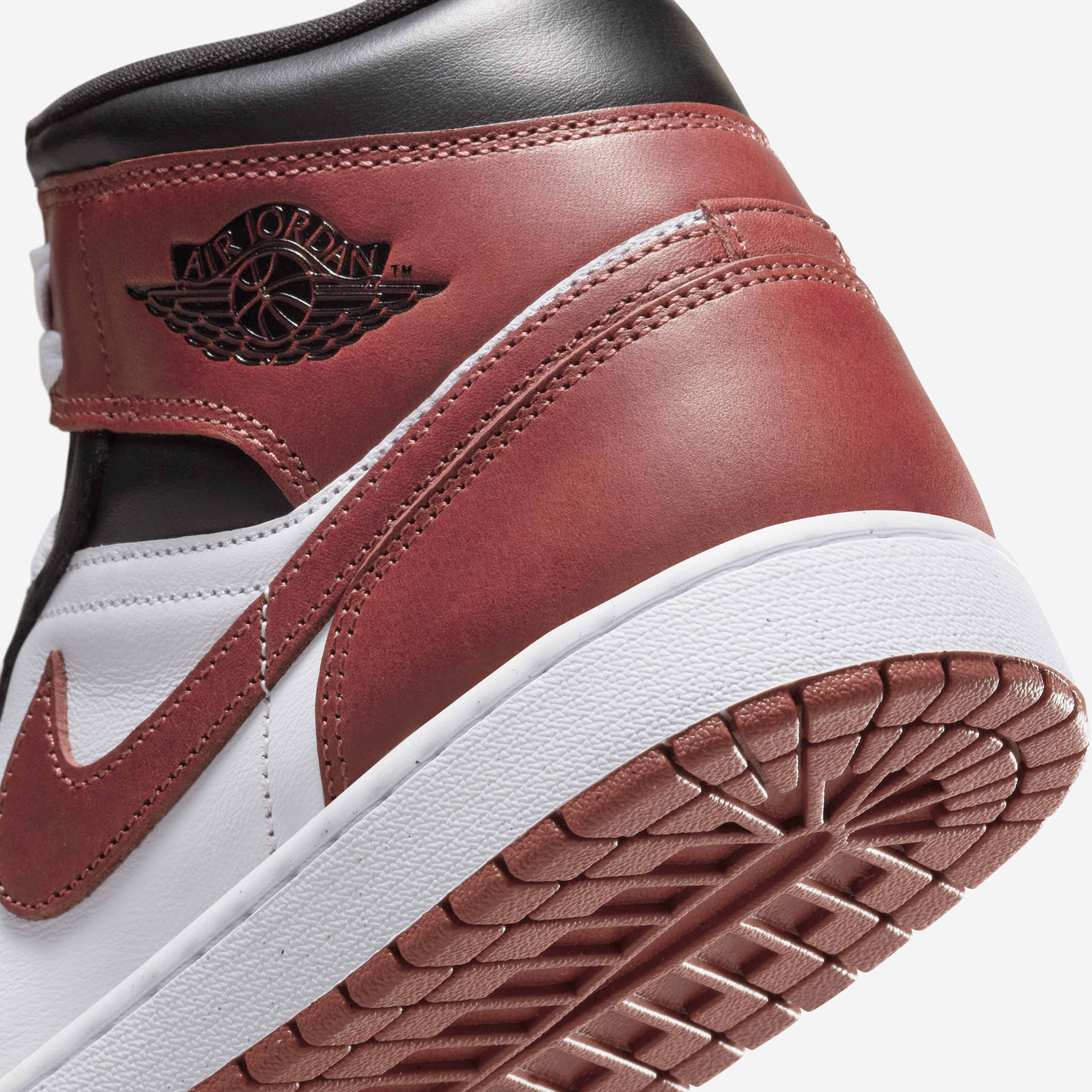 Air Jordan 1 Mid SE image number 7