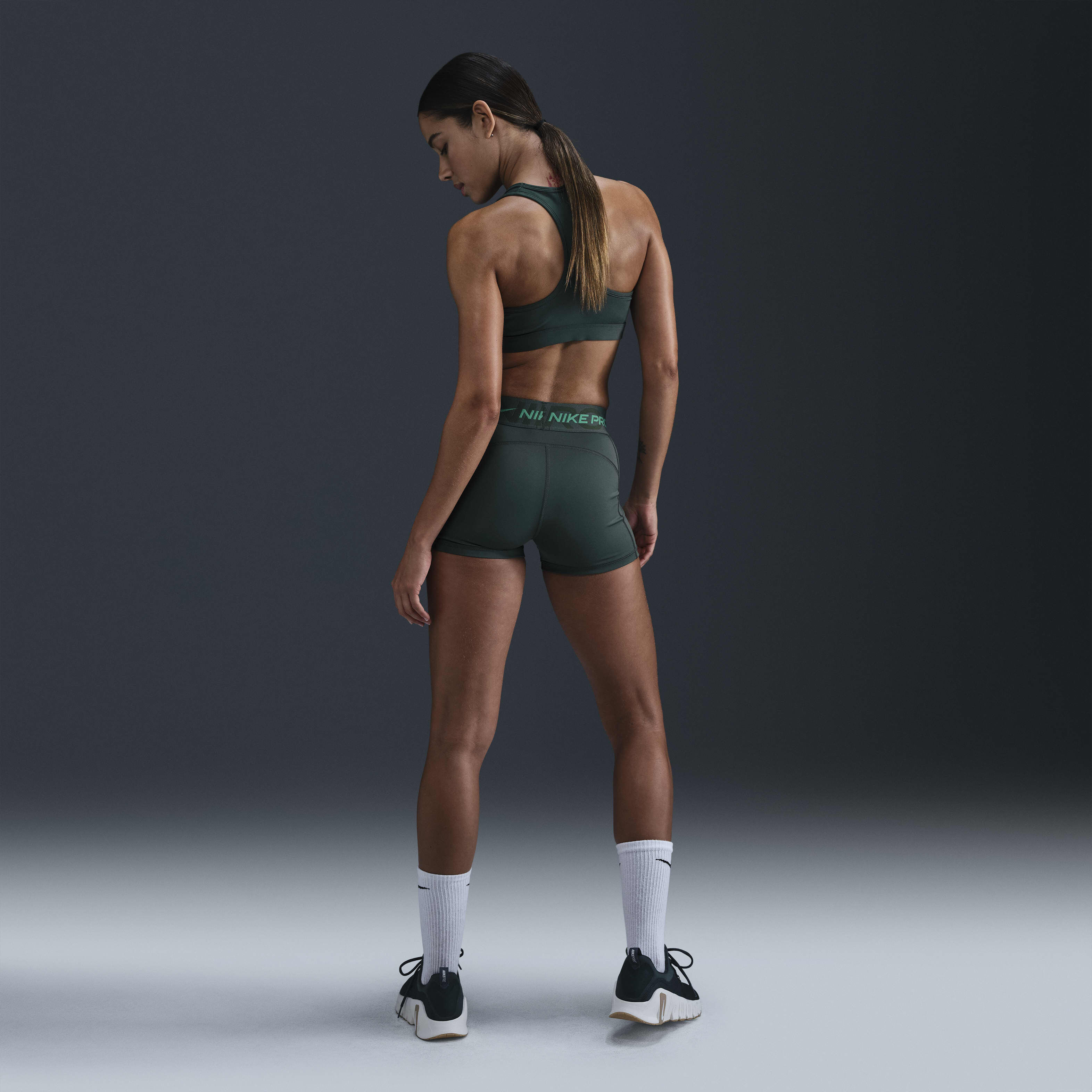 Nike Pro image number 3