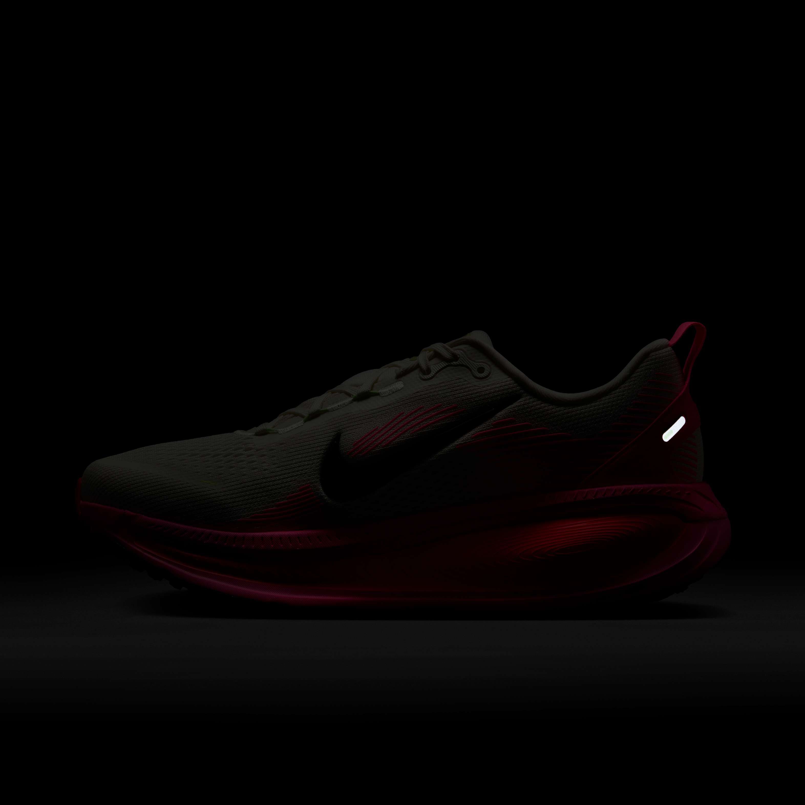 Nike Vomero 18 image number 10