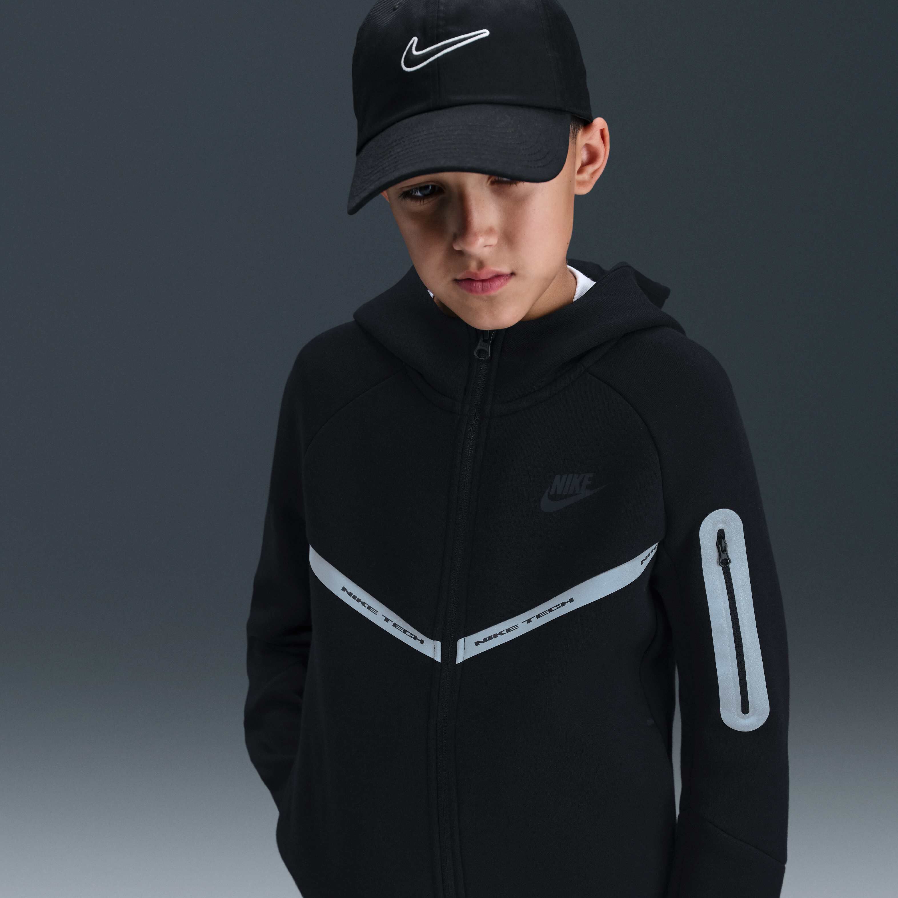 Nike Sportswear Tech Fleece image number 2