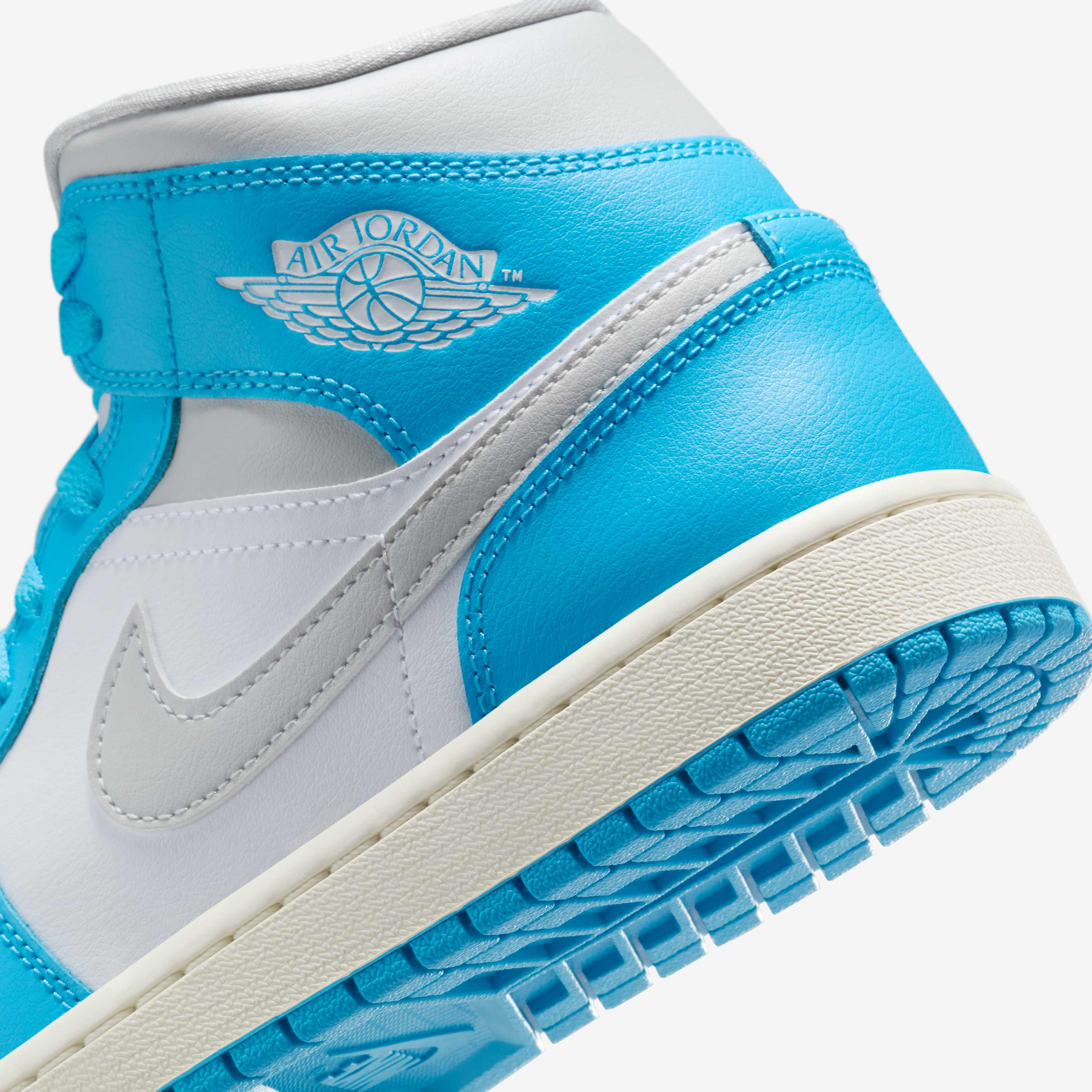 Air Jordan 1 Mid image number 7