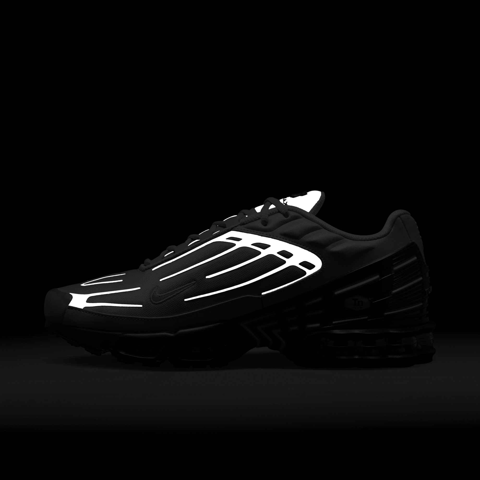 size 3 nike air max trainers