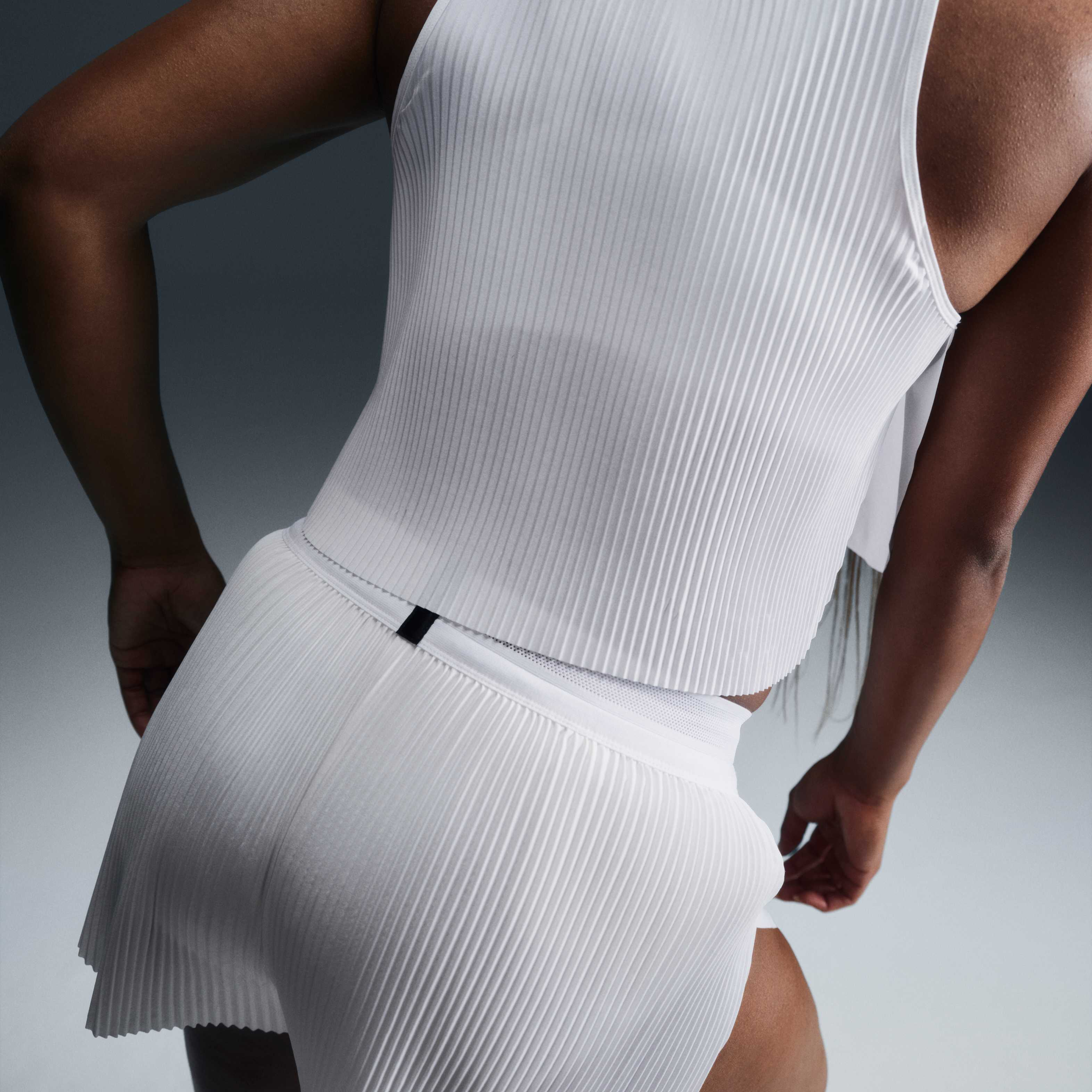 Nike AeroSwift image number 2