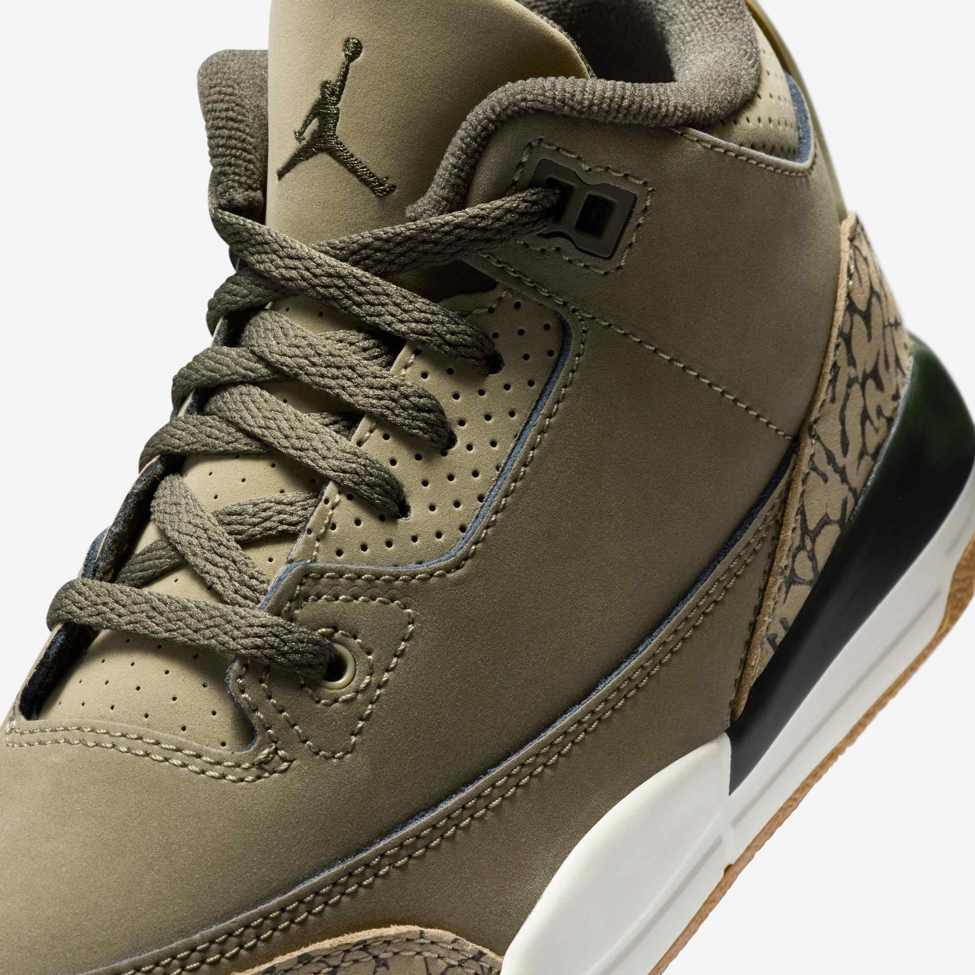 Jordan 3 Retro 'Medium Olive' image number 6