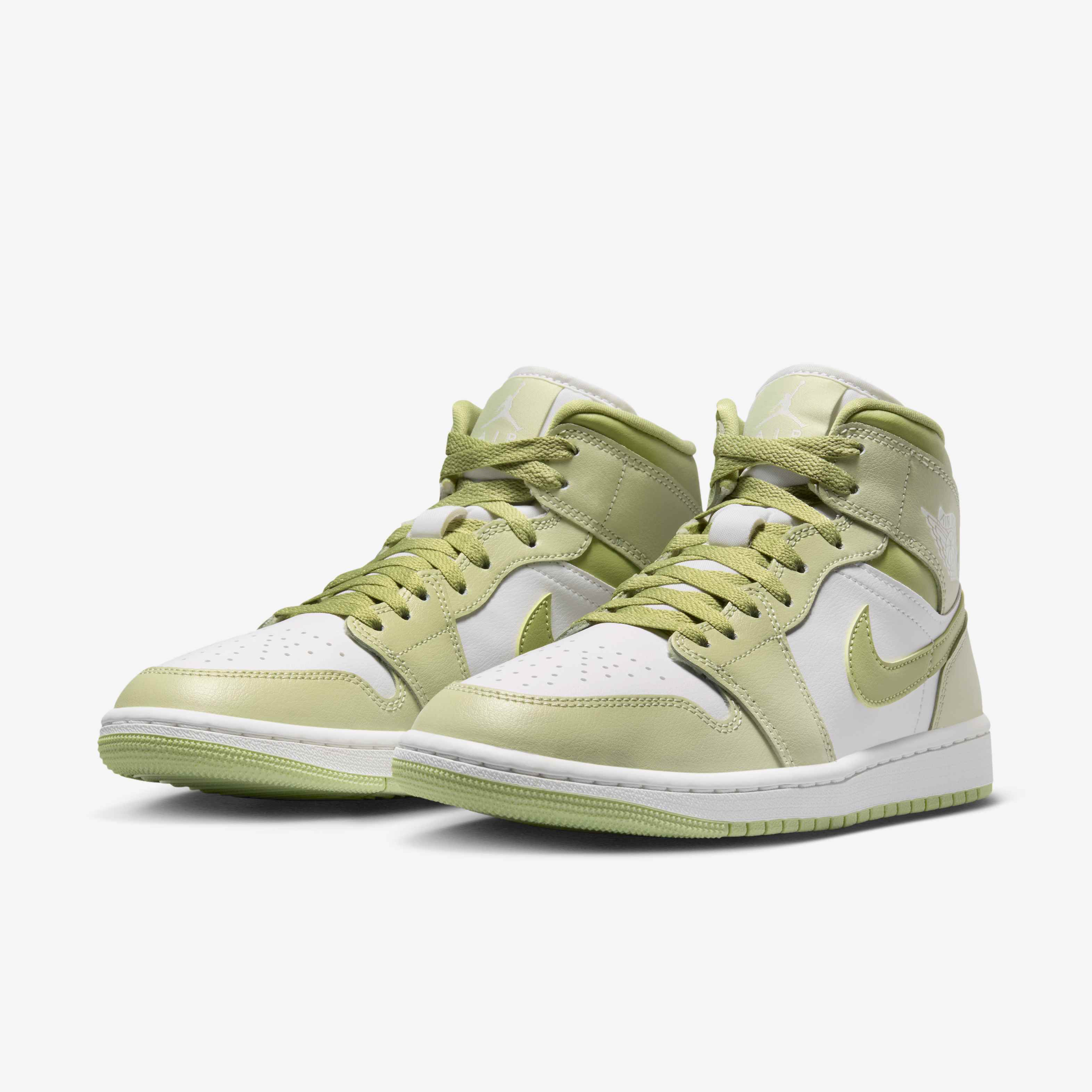 Air Jordan 1 Mid image number 4