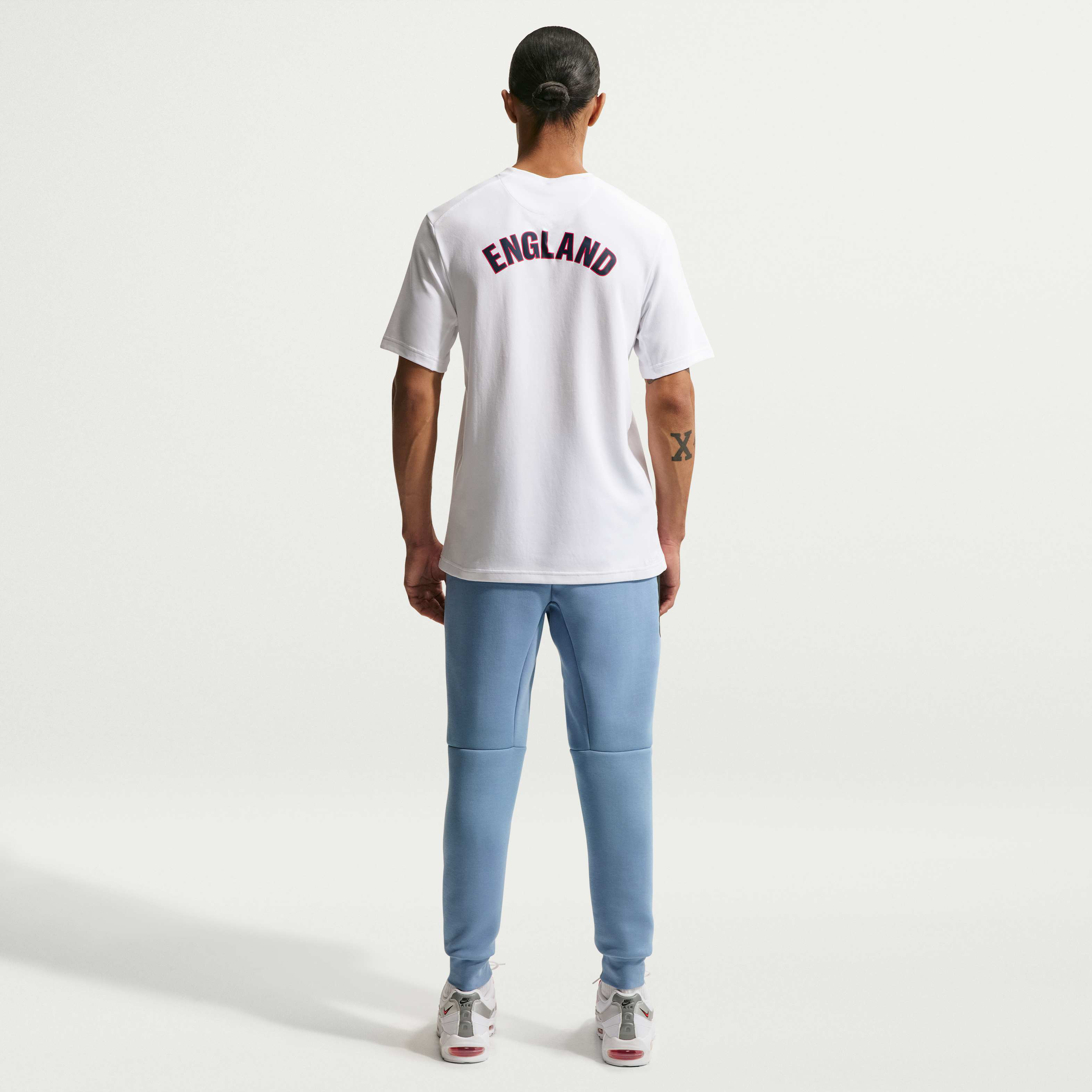 England Primary image number 4