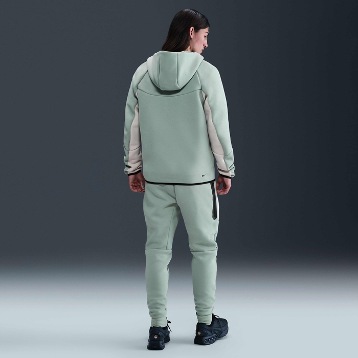 Nike Tech image number 4 Nike Tech image number 4