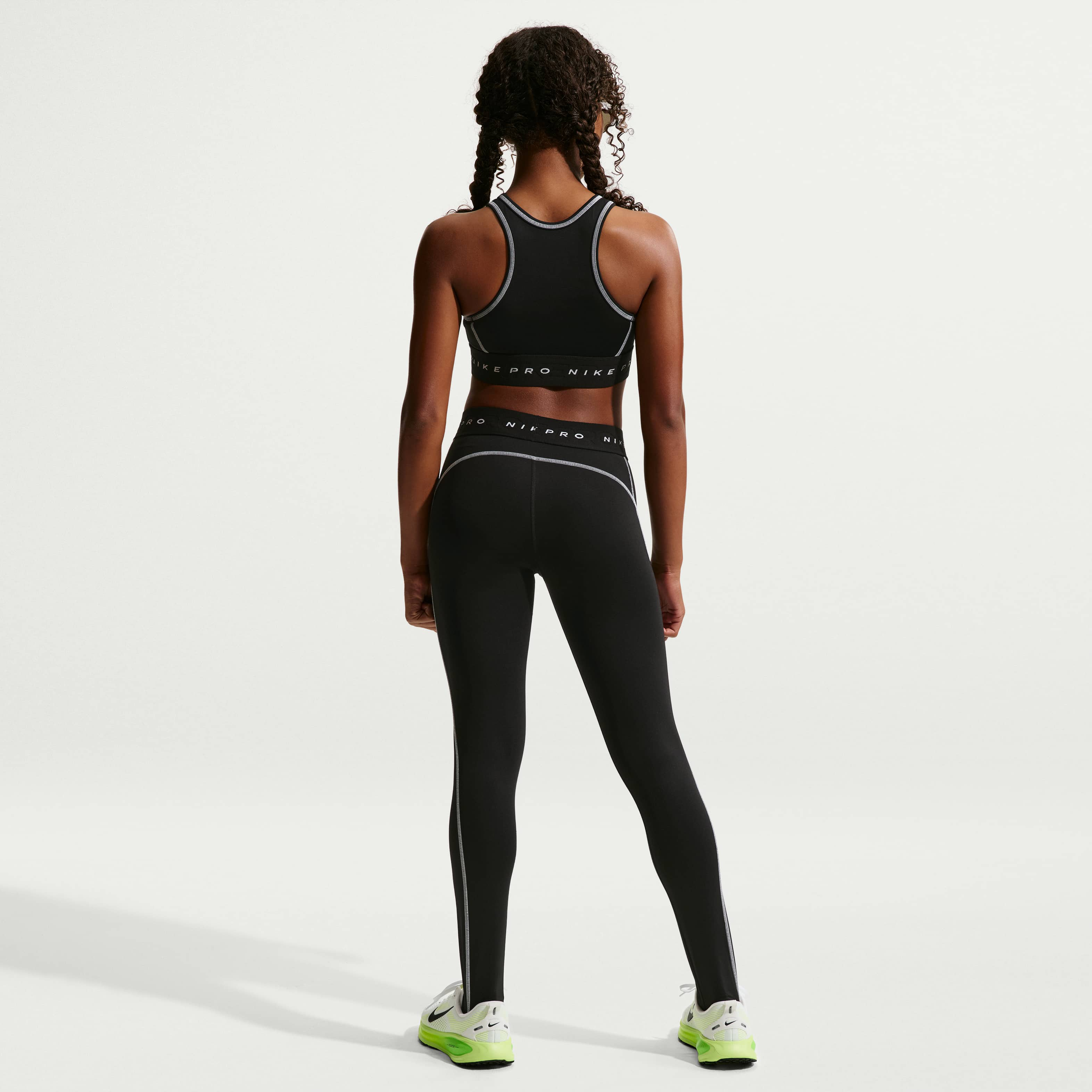 Nike Pro Swoosh image number 4
