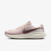Nike Revolution 8 SE