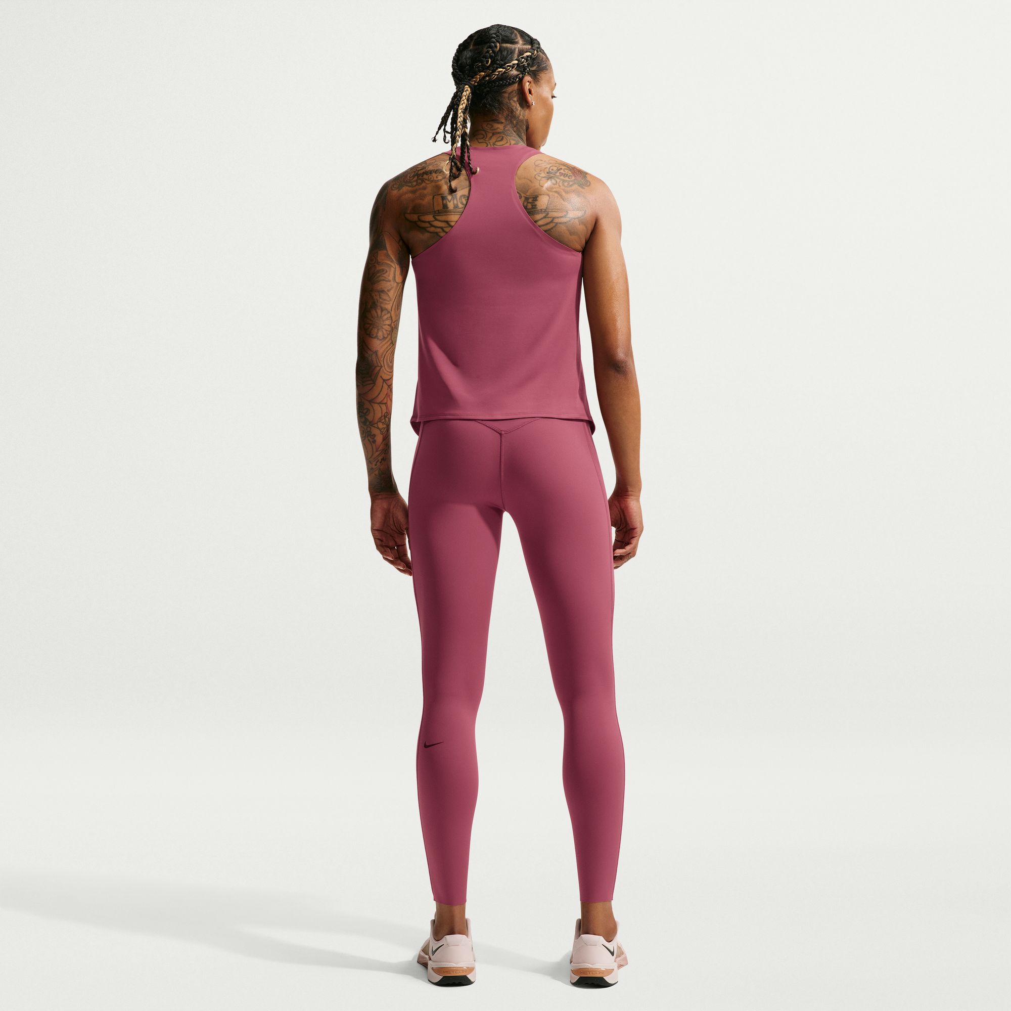 Nike Universa image number 1