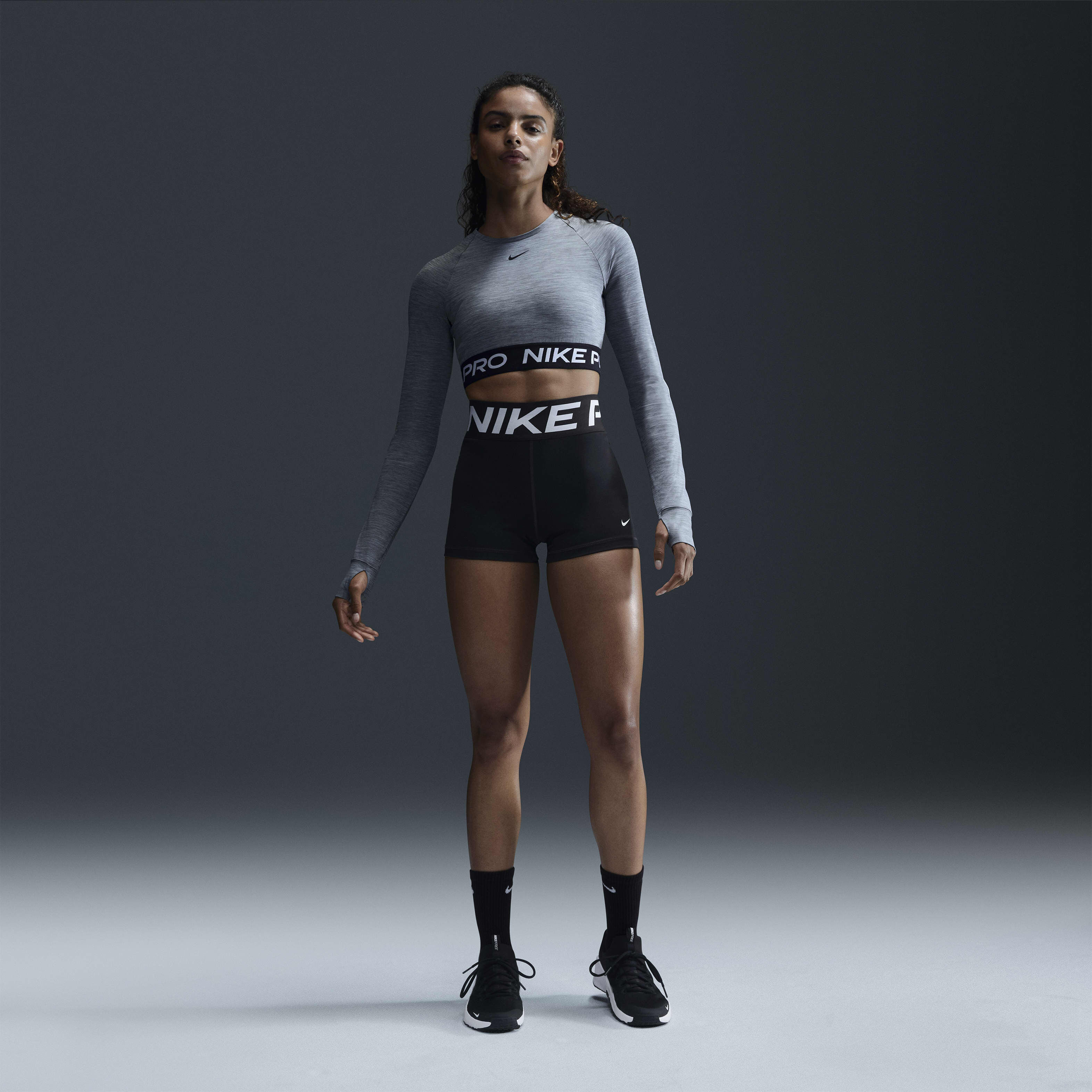 Nike Pro image number 3