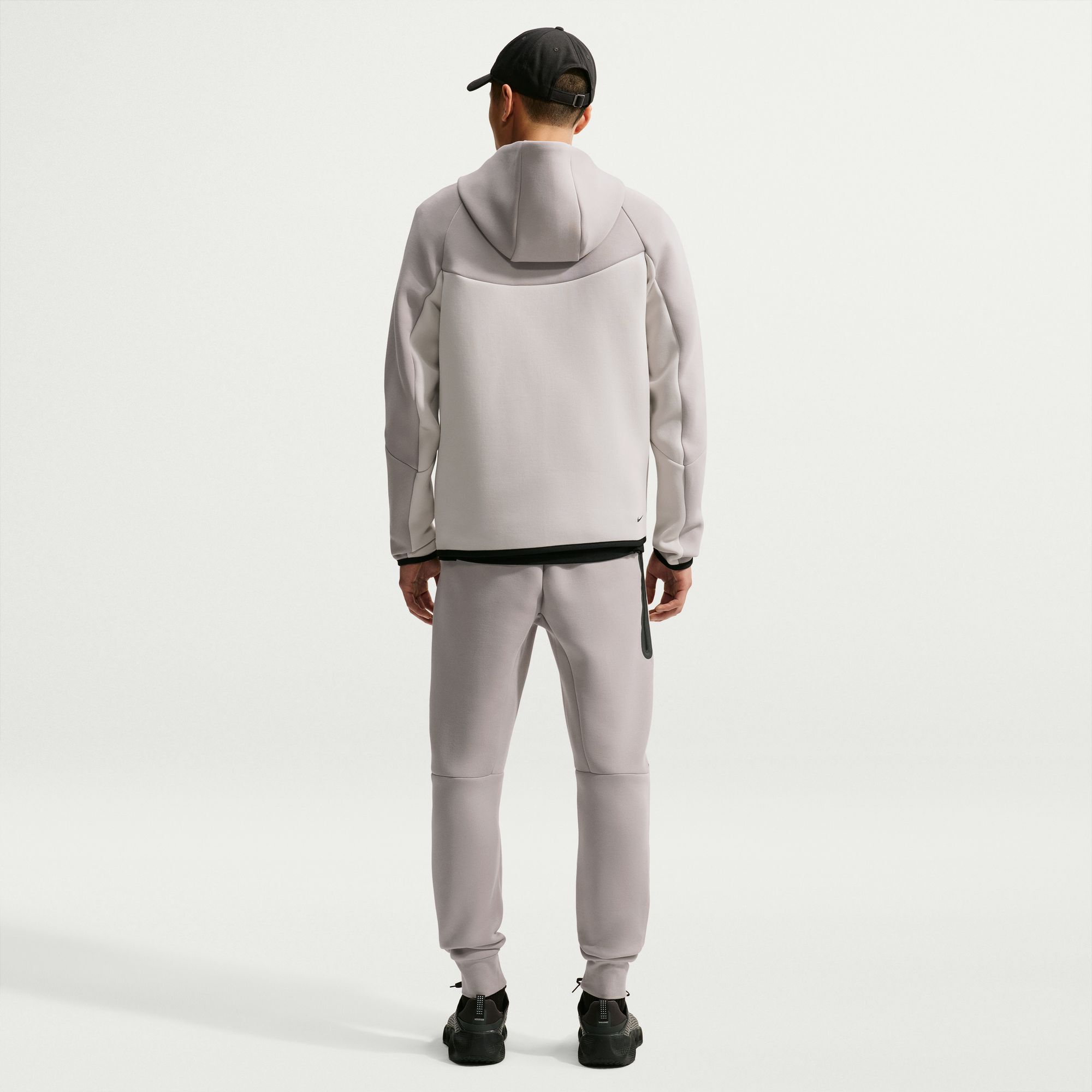 Nike Tech image number 1