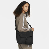 Nike Sportswear Essentials