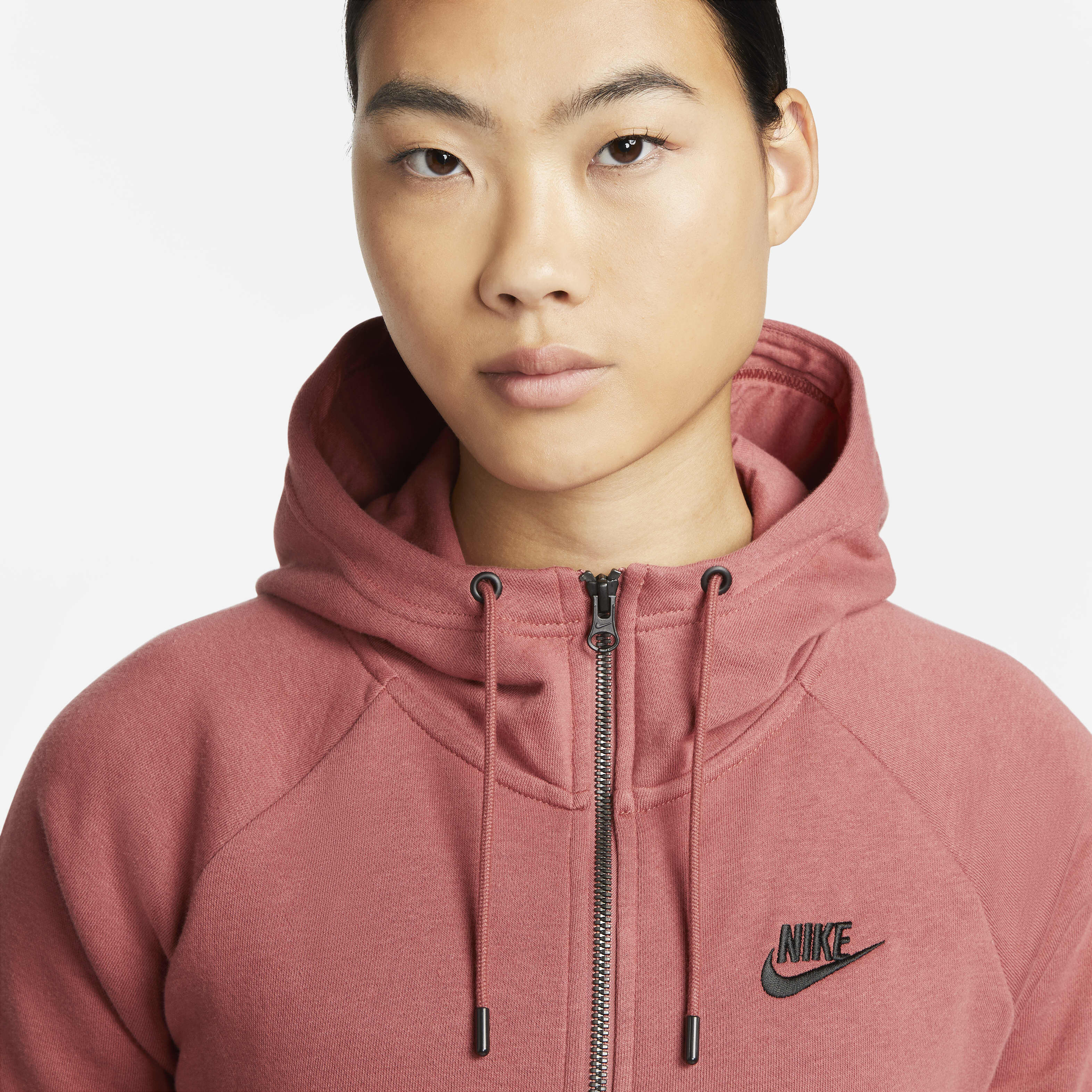 Nike Sportswear Essential image number 2