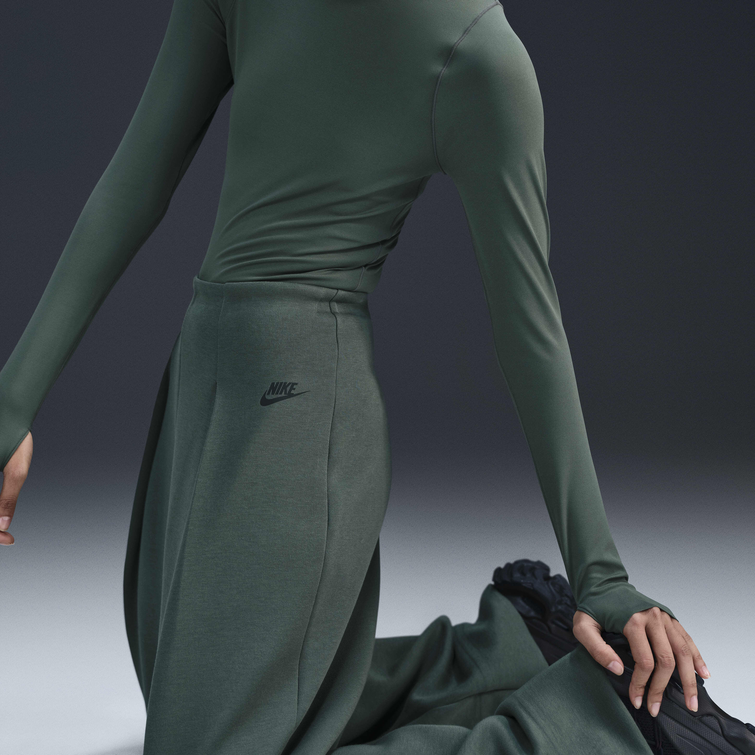 Nike Sportswear Tech Fleece image number 2