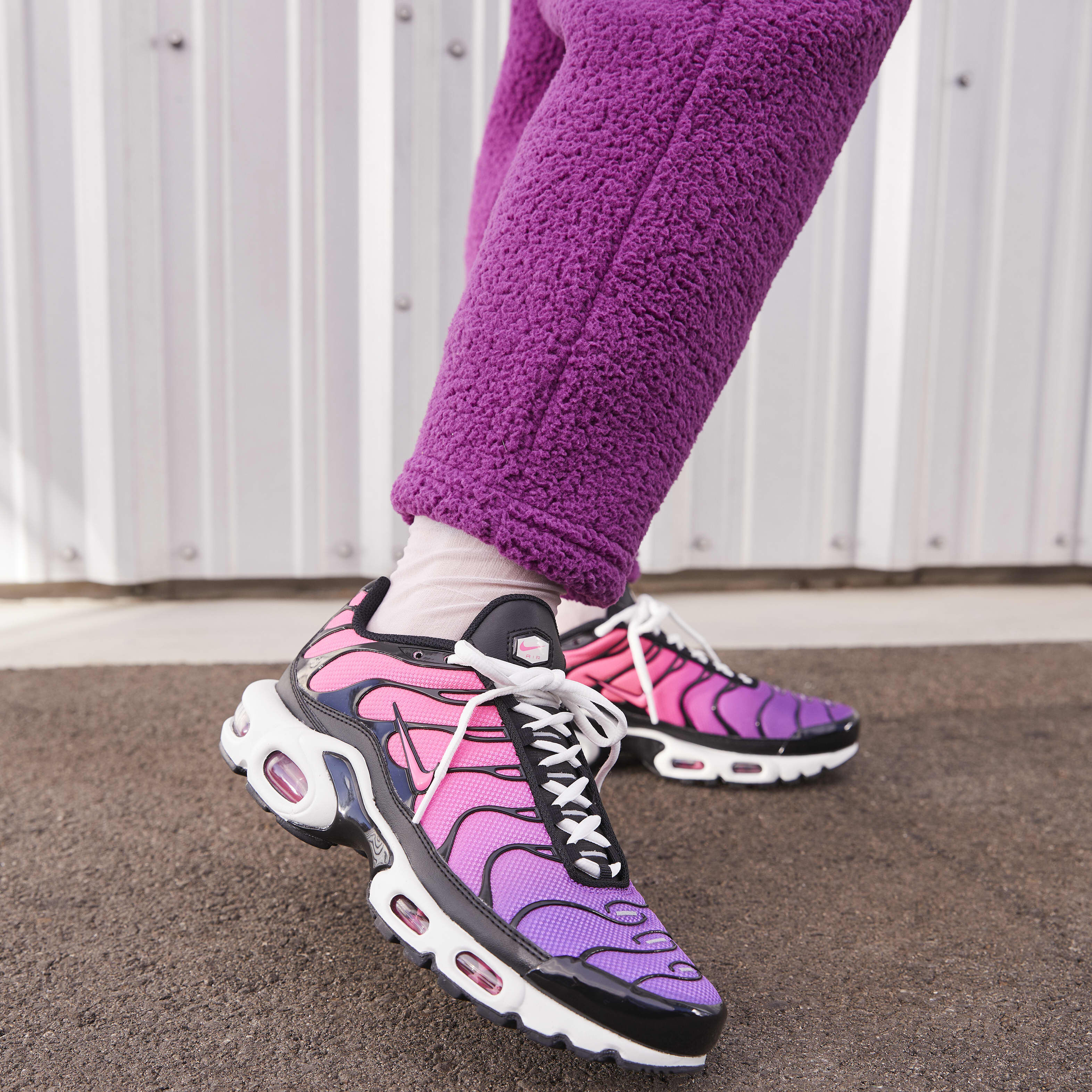 Nike Air Max Plus パープル ピンク DZ3670-500 Nike Air Max Plus Dusk Women's DZ3670-500 VIVID PURPLE/HYPER