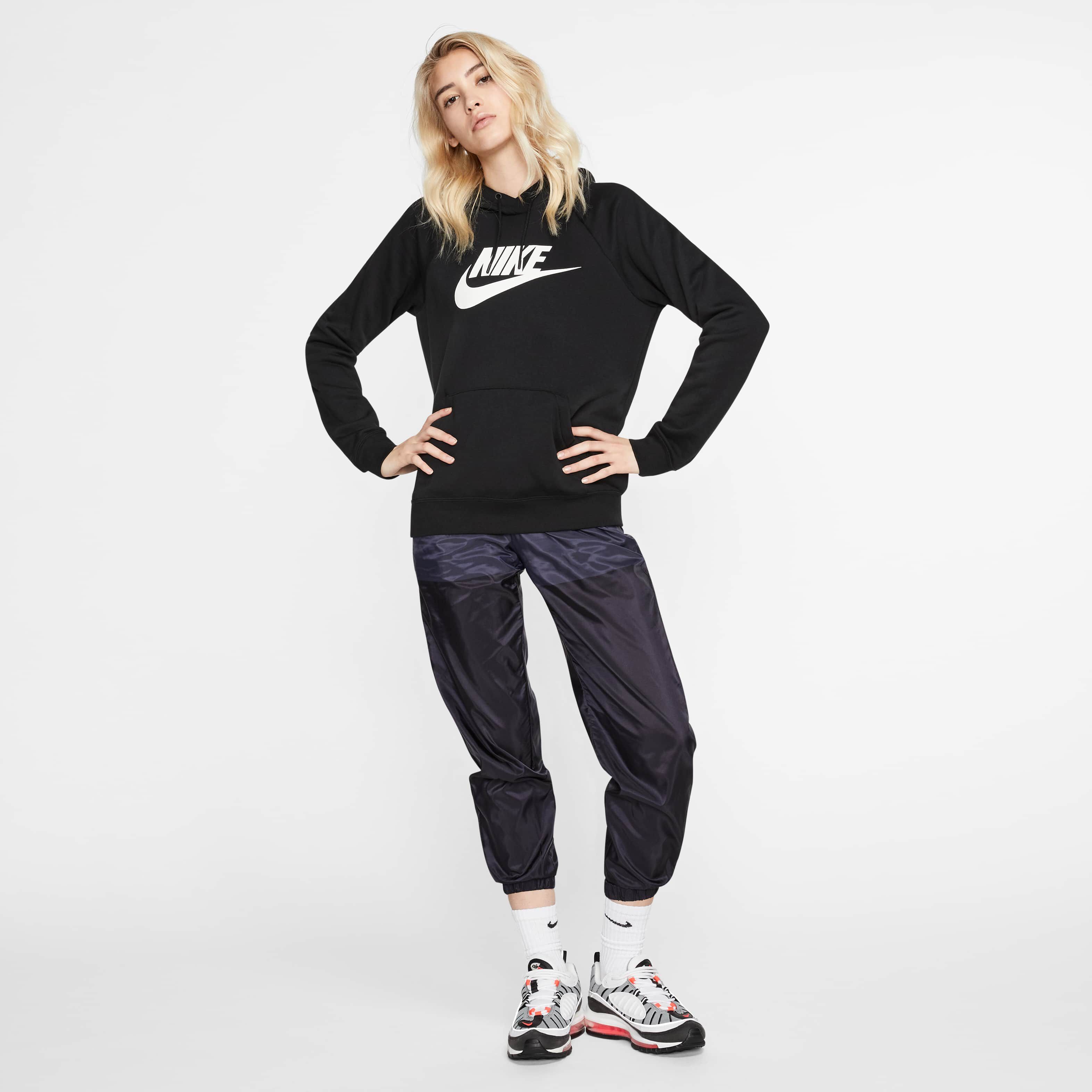 Nike Sportswear Essential image number 5