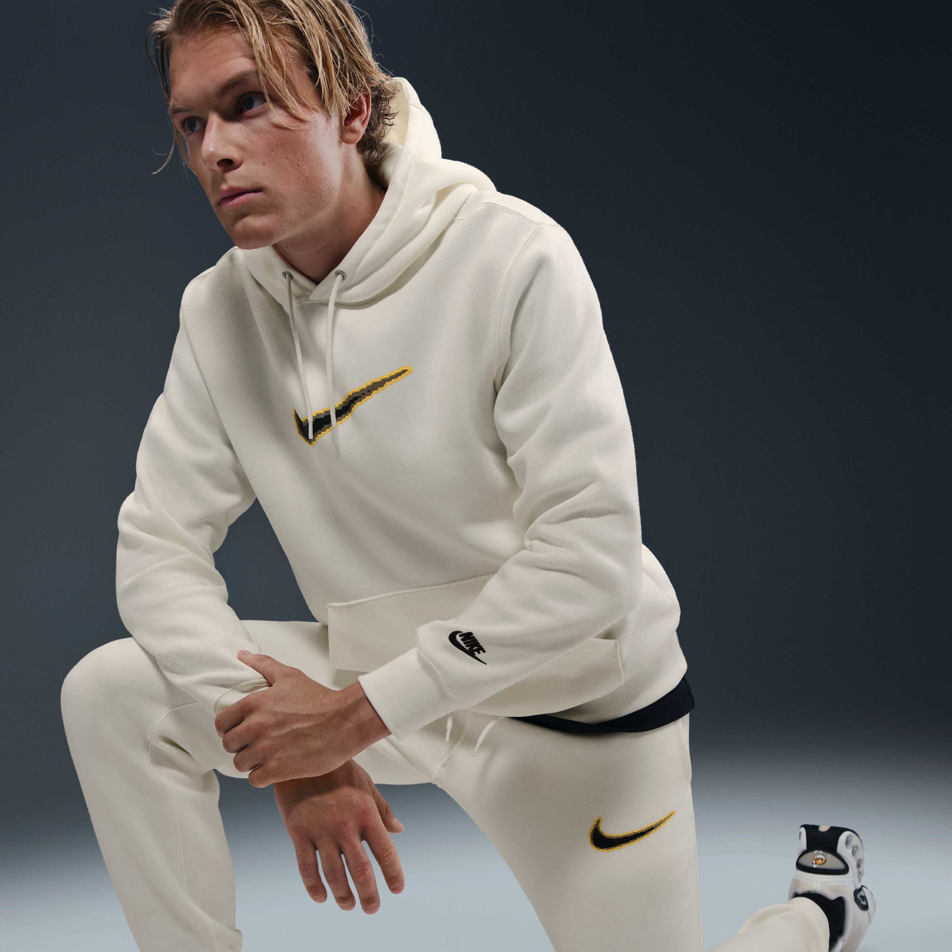 Nike Sportswear Club image number 4