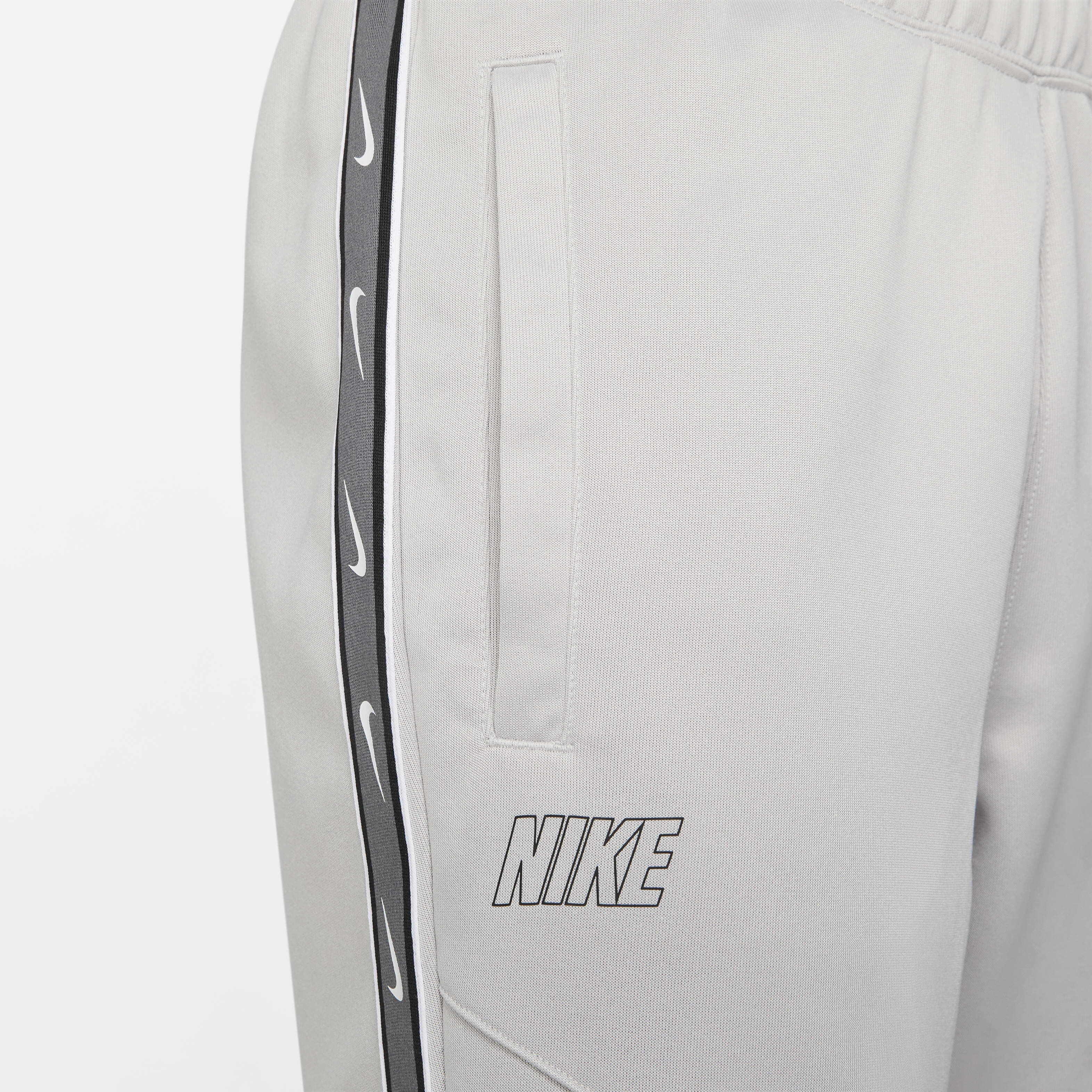Nike Sportswear Repeat image number 3