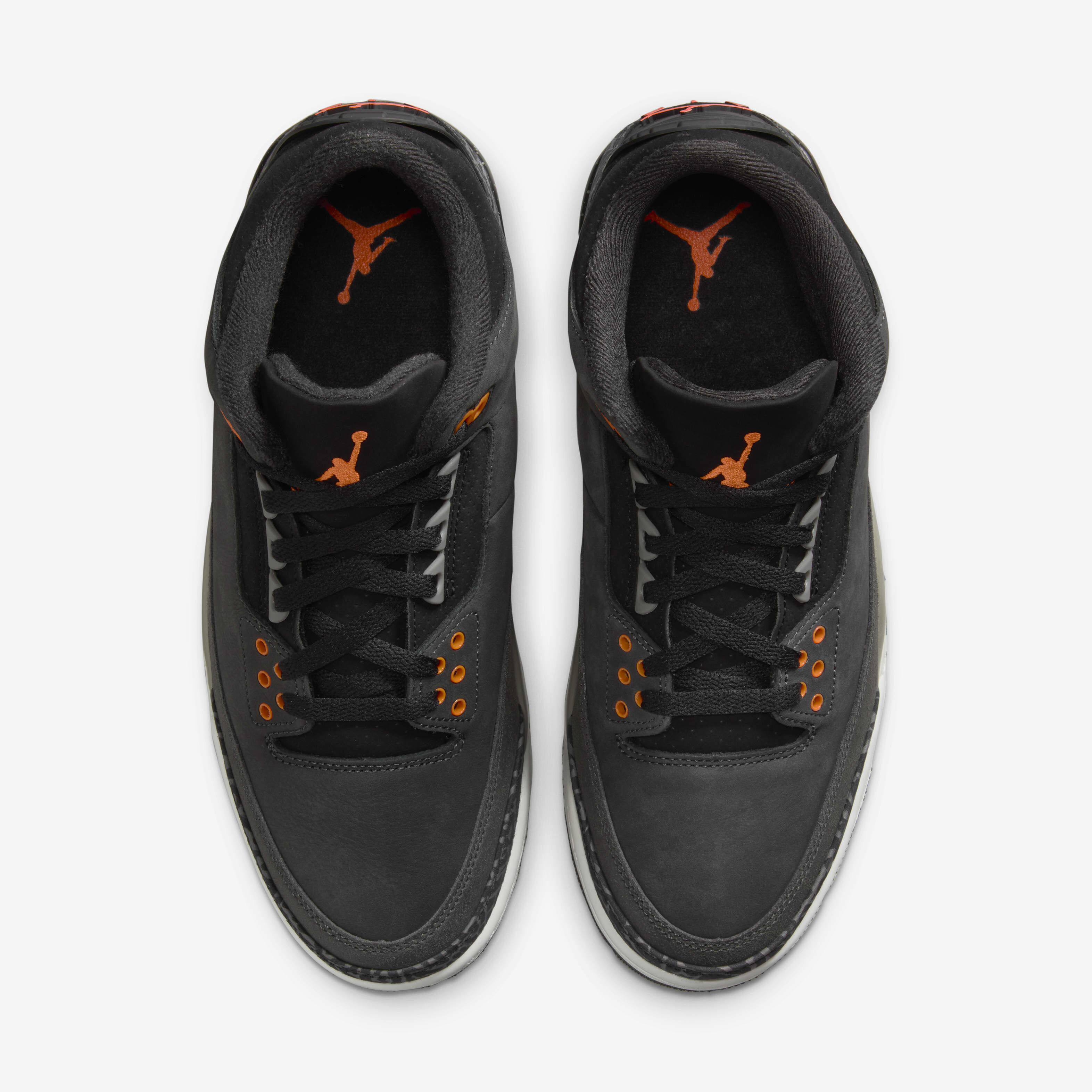 Air Jordan 3 Retro Shoe image number 3