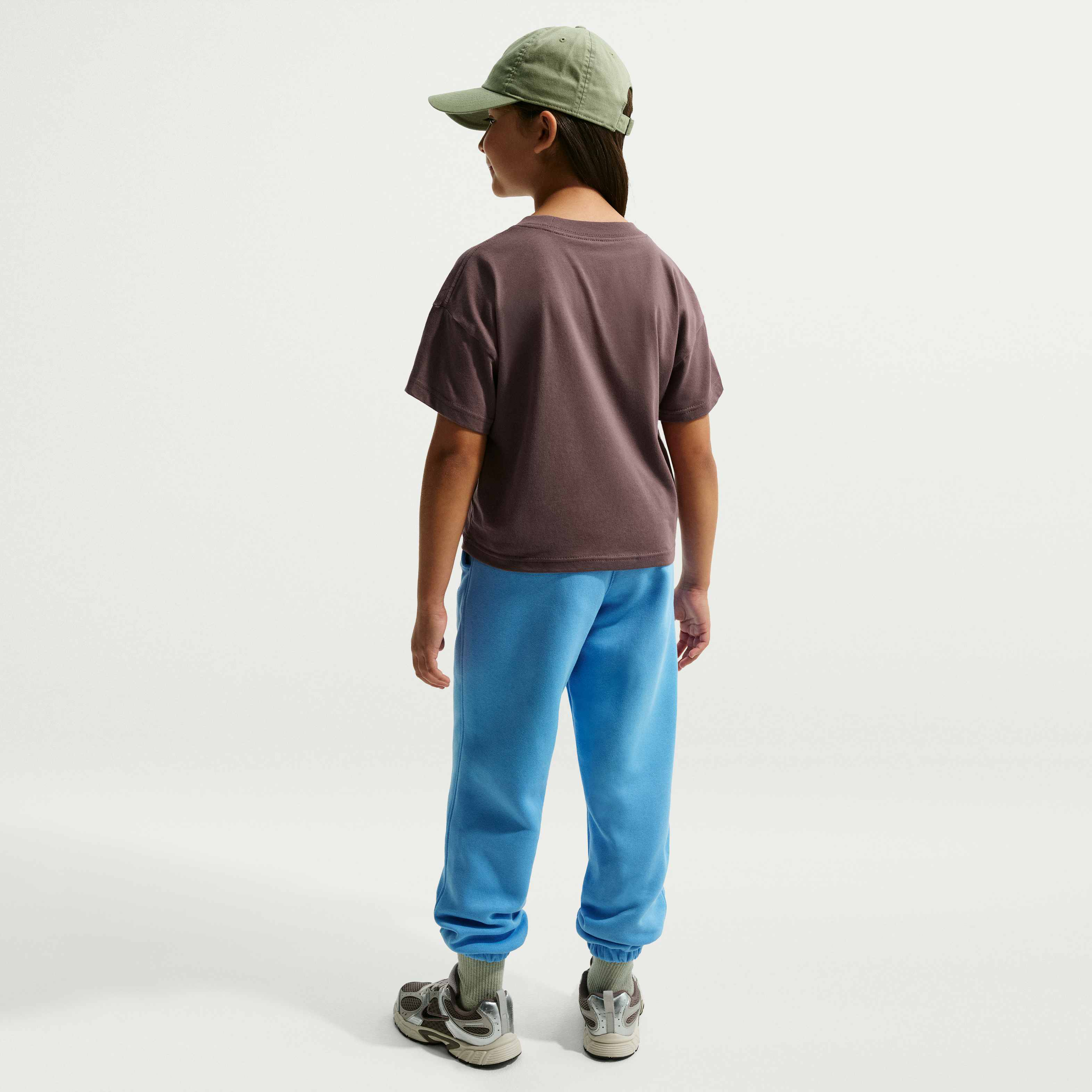 Nike Sportswear Essential image number 4