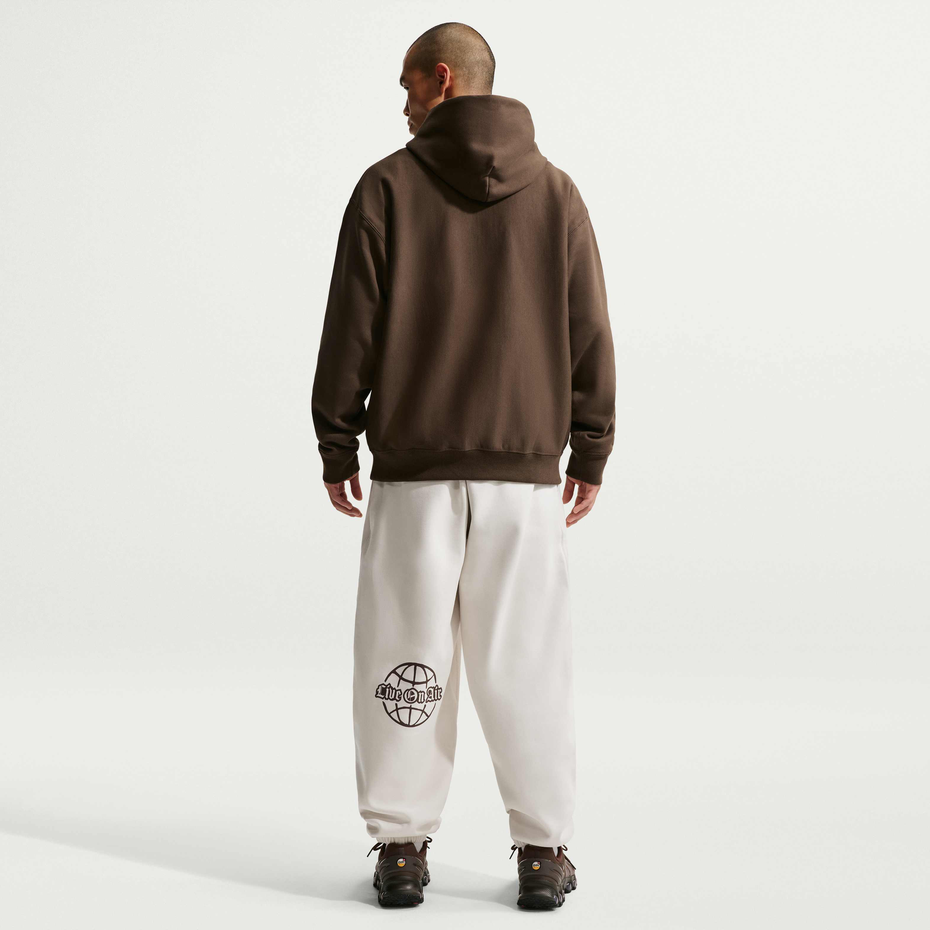 Nike Solo Swoosh image number 4