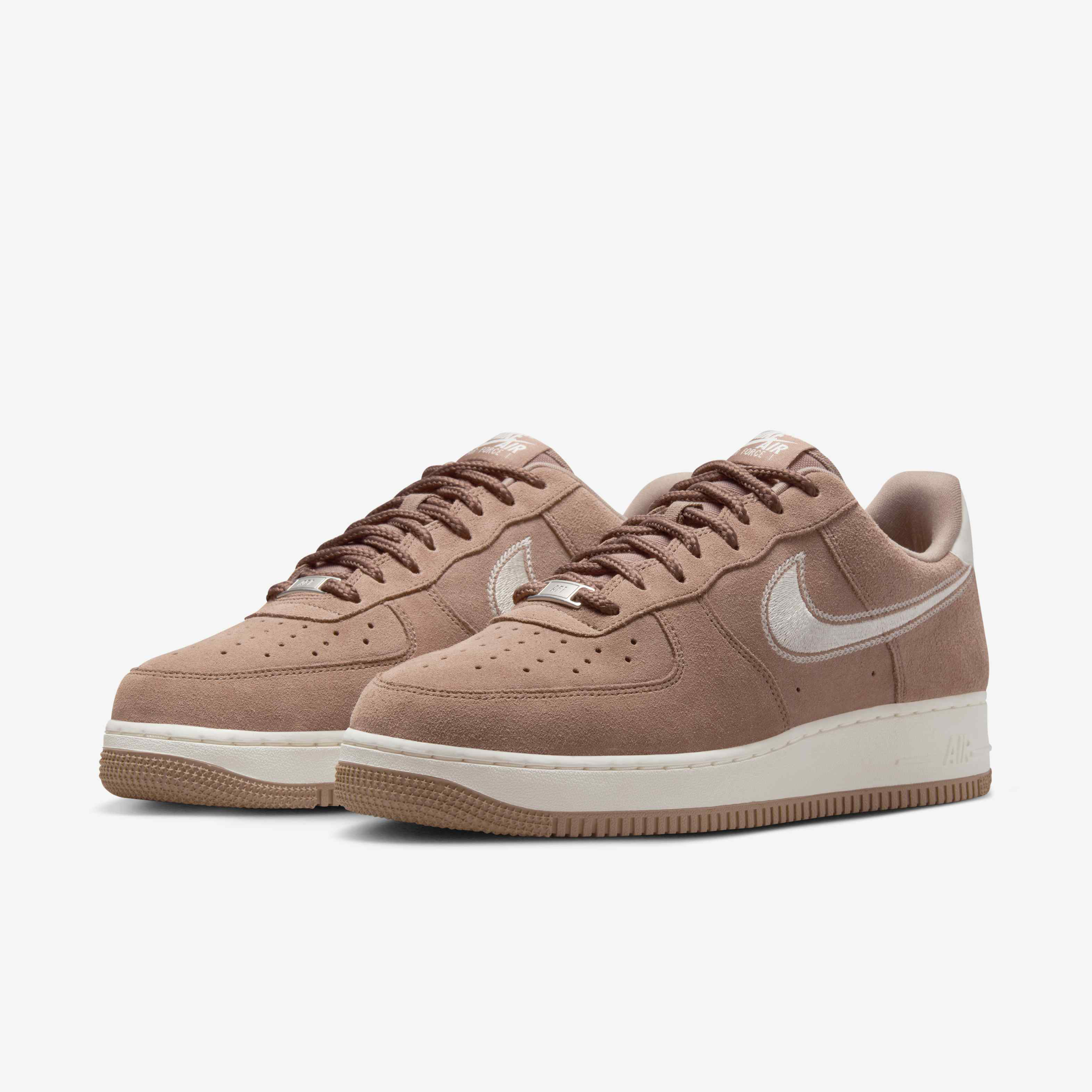 Nike Air Force 1 '07 LV8 image number 4