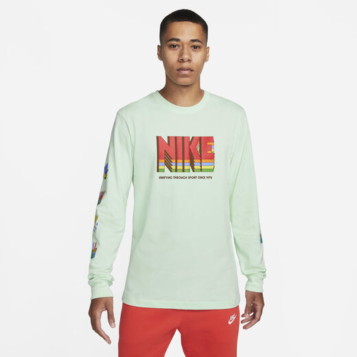 نايكي سبورتسوير نايكي سبورتسوير