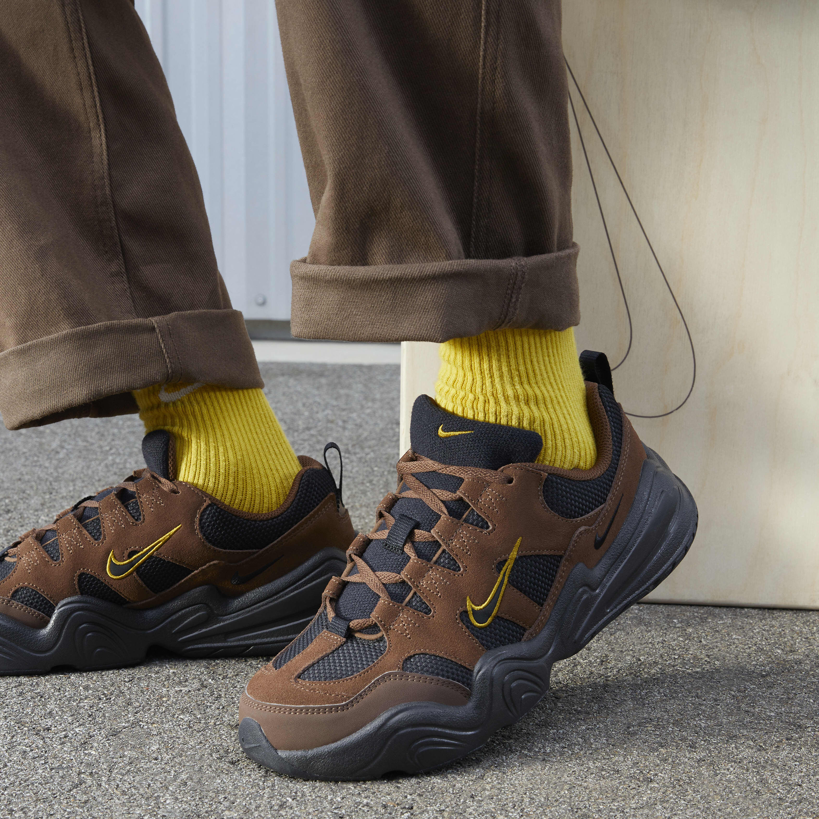 ★ナイキ★Tech Hera★Cacao Wow Bronzine NIKE TECH HERA CACAO WOW/BLACK-BRONZINE（ナイキ テック ヘラ
