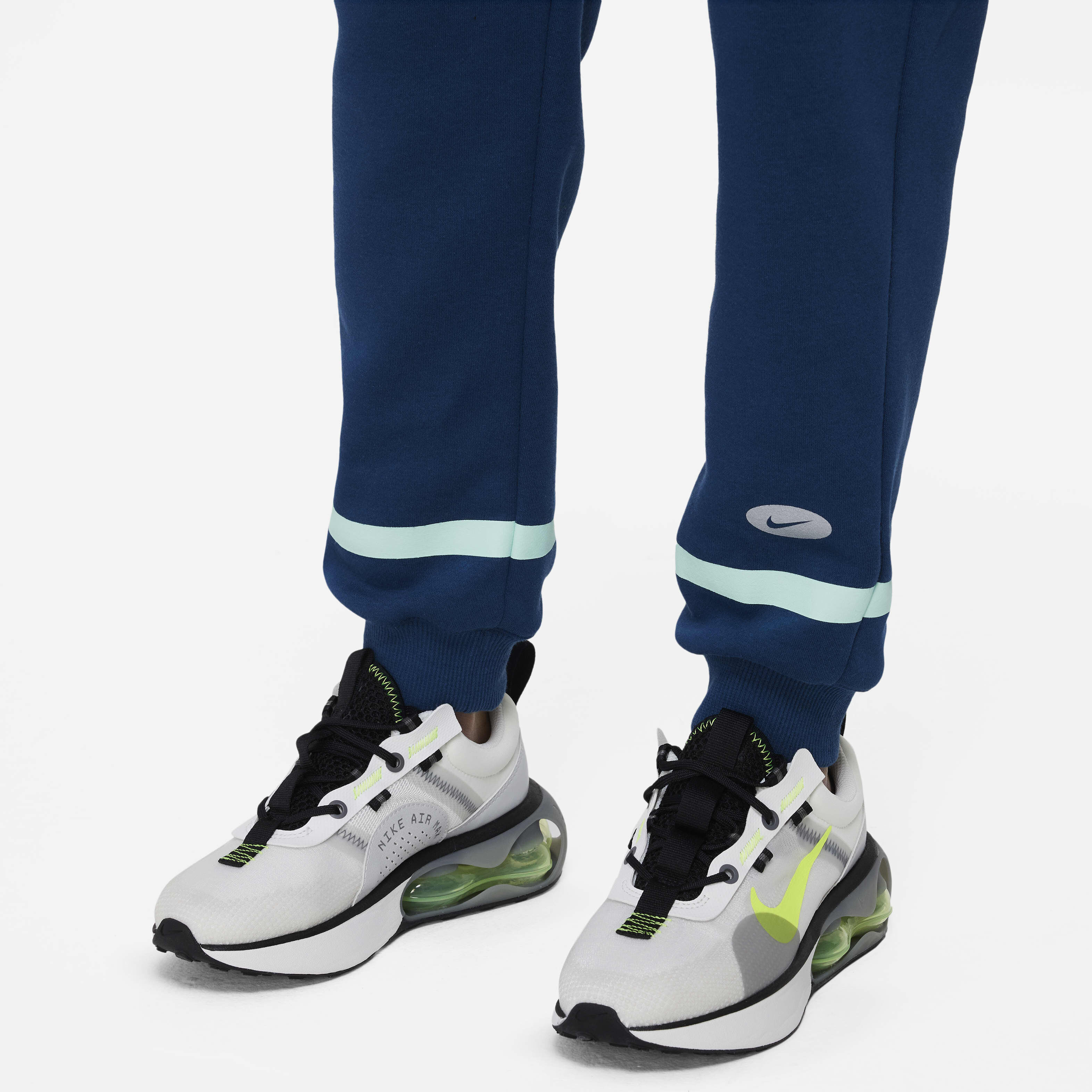 Nike Sportswear Club Fleece Icon Clash image number 3