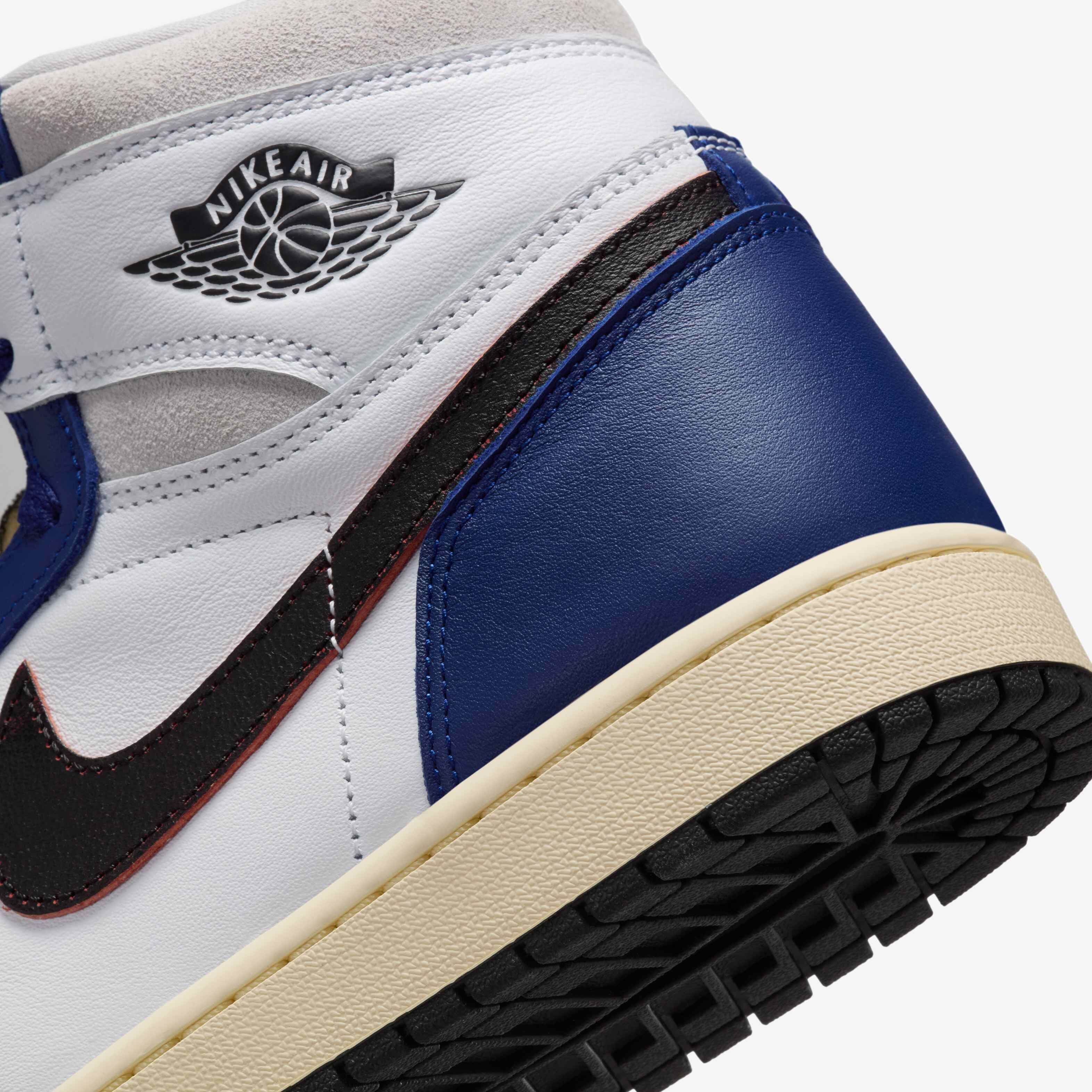 Air Jordan 1 Retro High OG image number 7